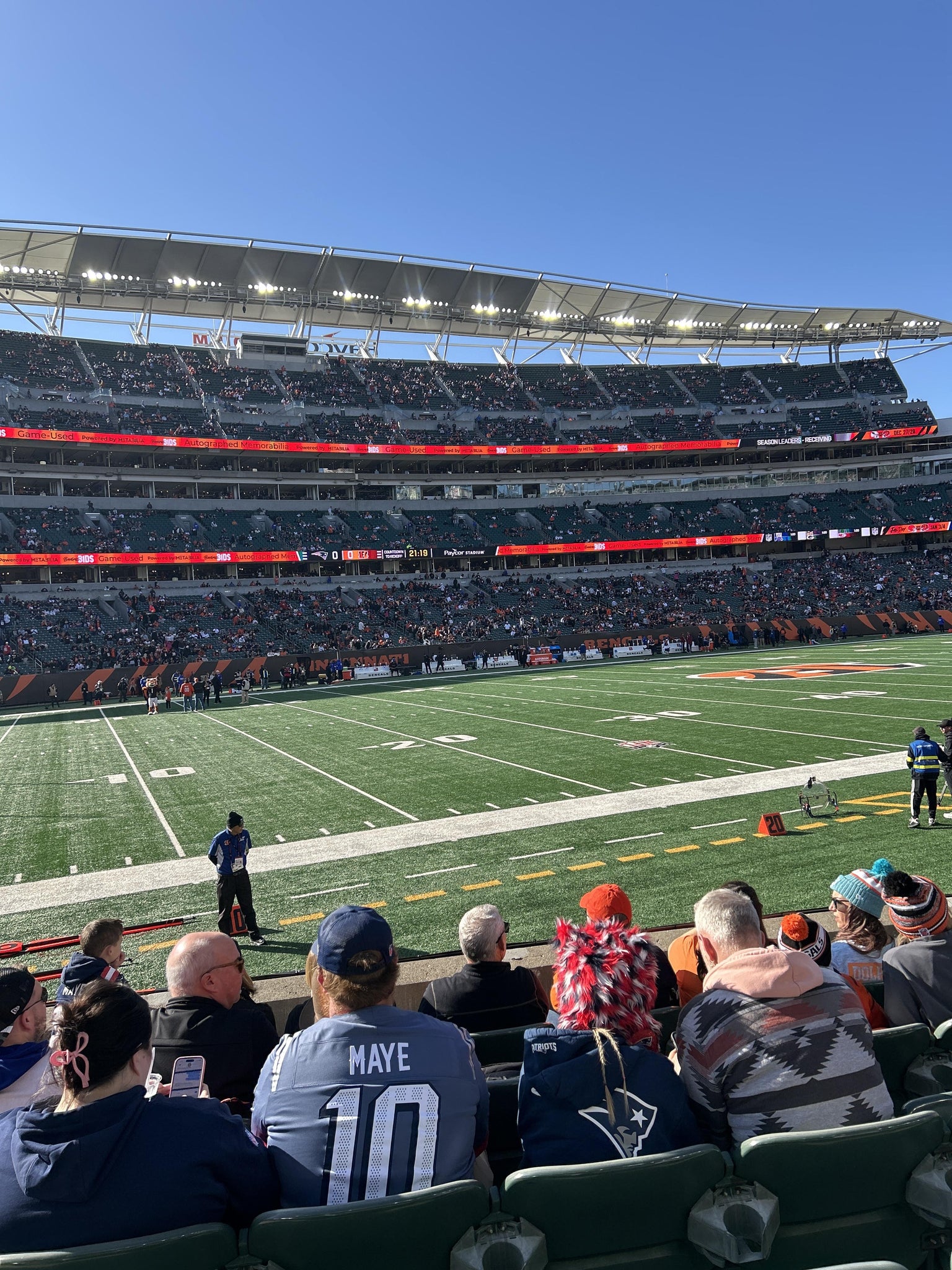 Vue réelle des fans prise de la Section 144 au site Paycor Stadium par Kit M