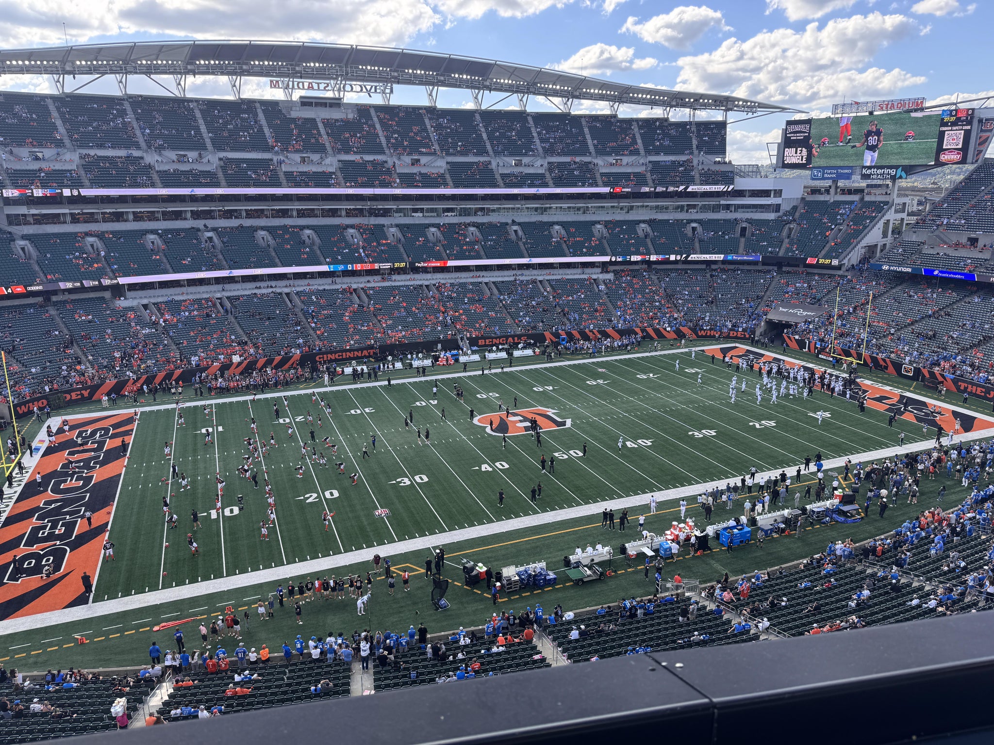 Vue réelle des fans prise de la Section 343 au site Paycor Stadium par Erika R