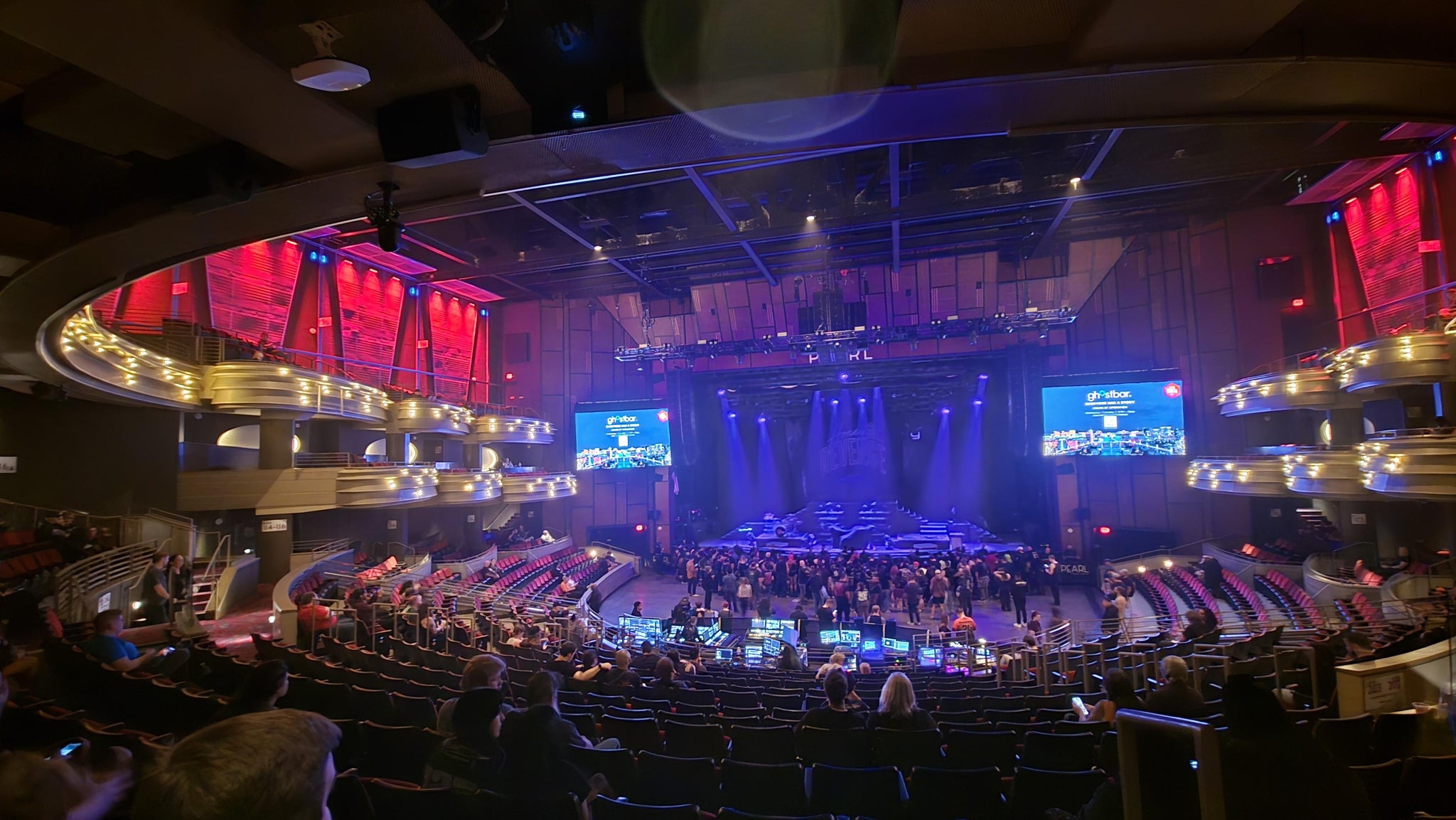Vue réelle des fans prise de la Mezzanine 203 au site Pearl Concert Theater at Palms Casino Resort par Andrew B