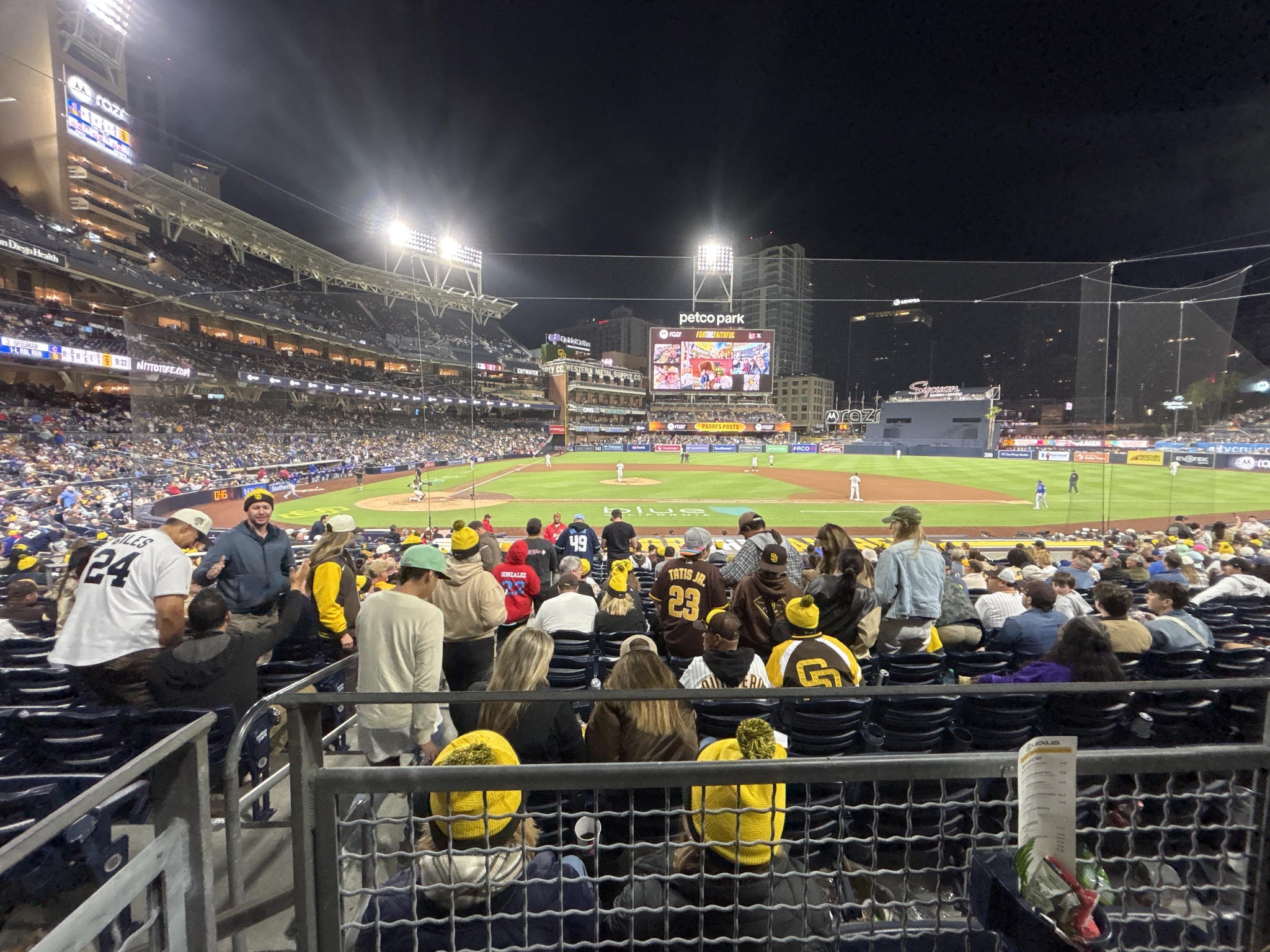 Vue réelle des fans prise de la Section 107 au site Petco Park par Angel A