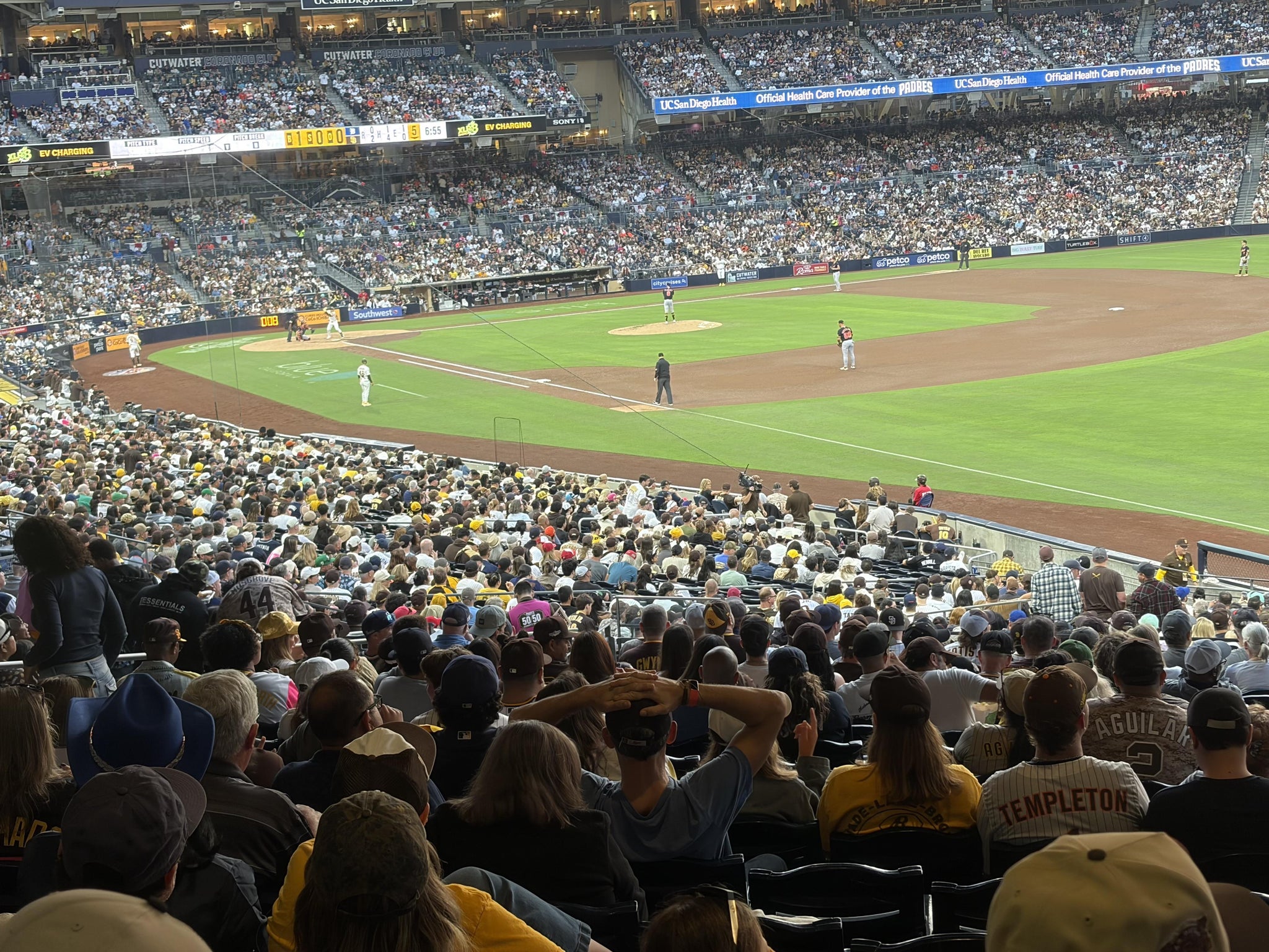 Vue réelle des fans prise de la Section 121 B au site Petco Park par Norberto C