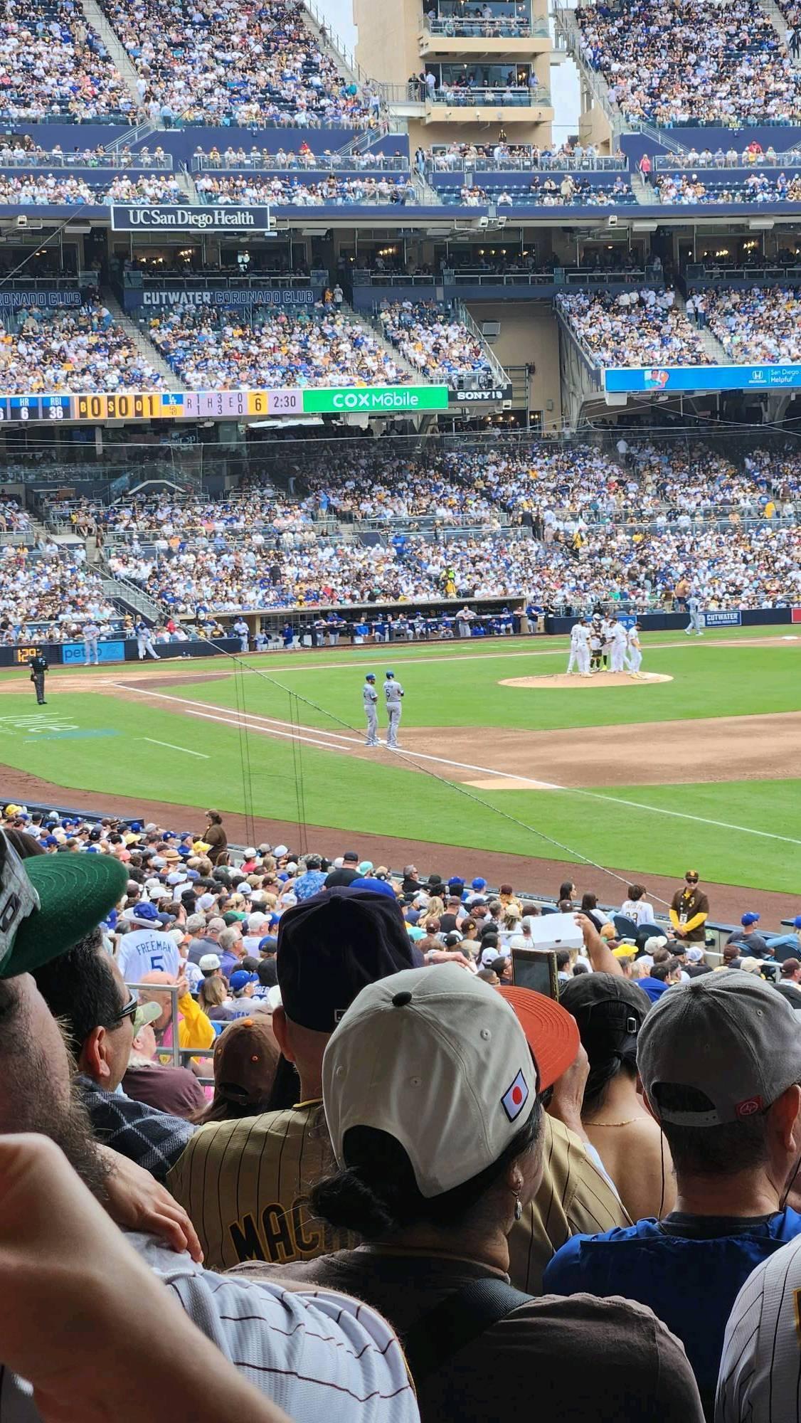 Vue réelle des fans prise de la Section 121 au site Petco Park par Samantha C