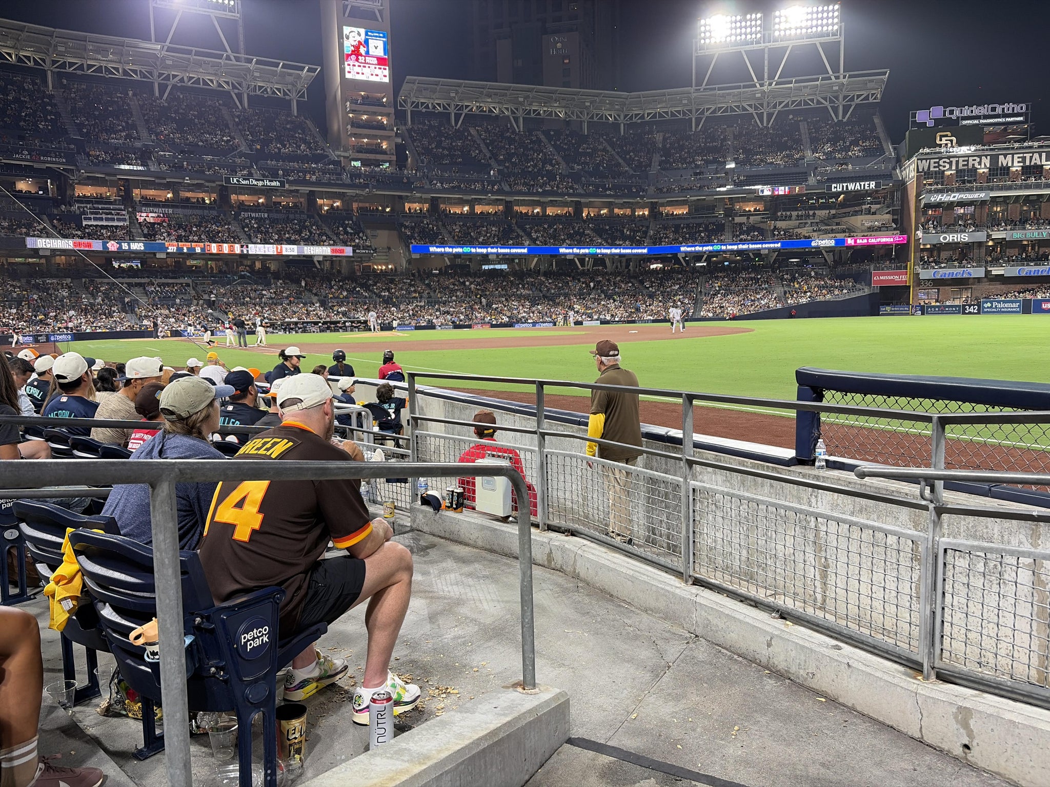Vue réelle des fans prise de la Section 121 au site Petco Park par Michael T