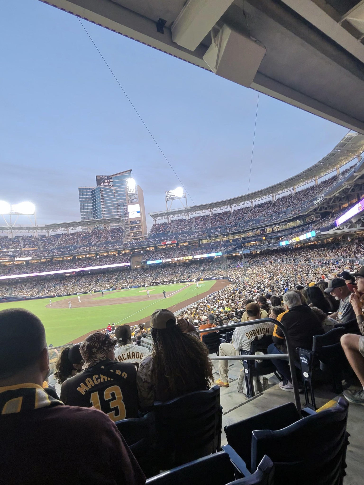 Vue réelle des fans prise de la Section 124 au site Petco Park par Mario A