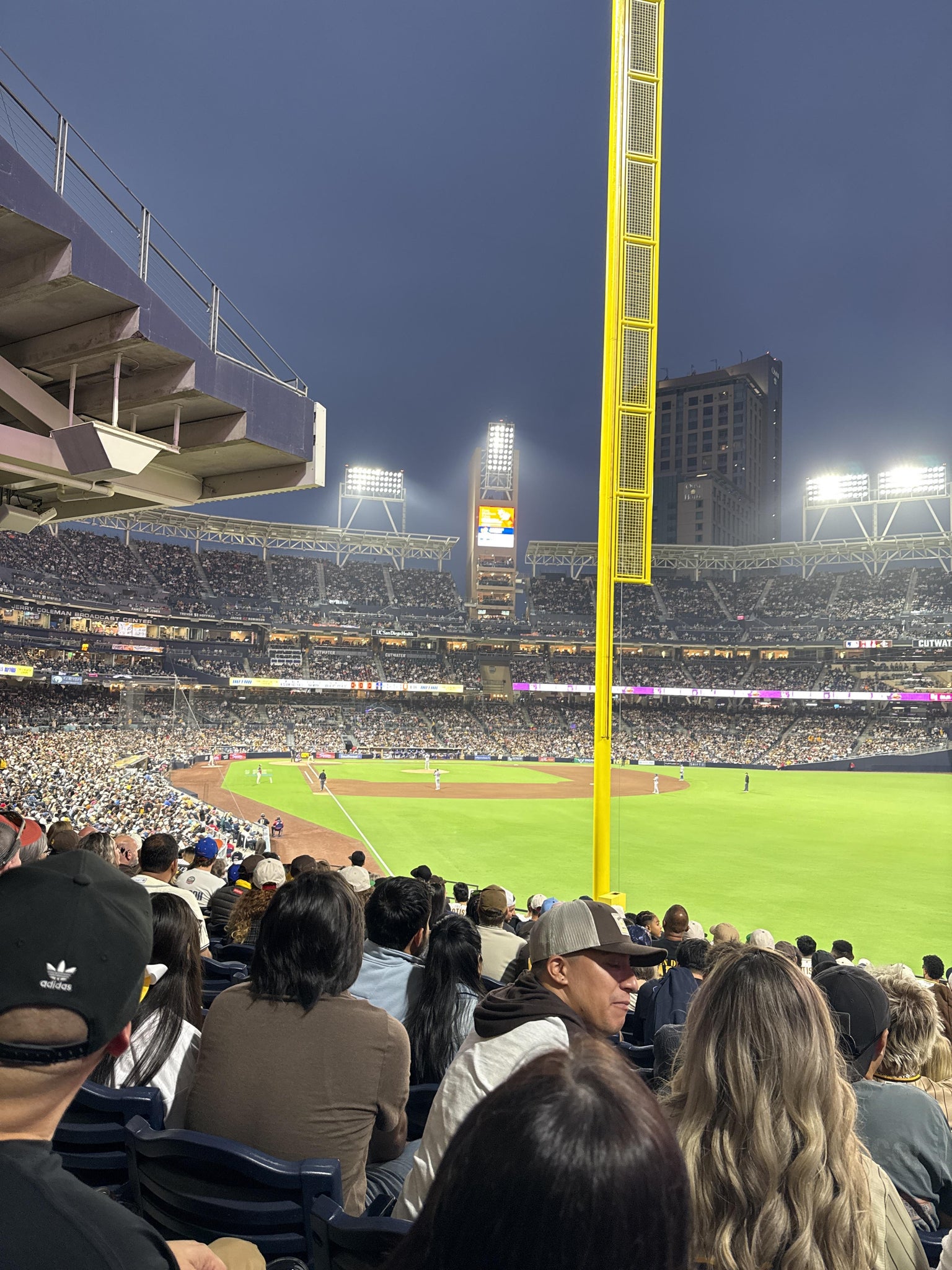 Vue réelle des fans prise de la Section 125 au site Petco Park par Cari P