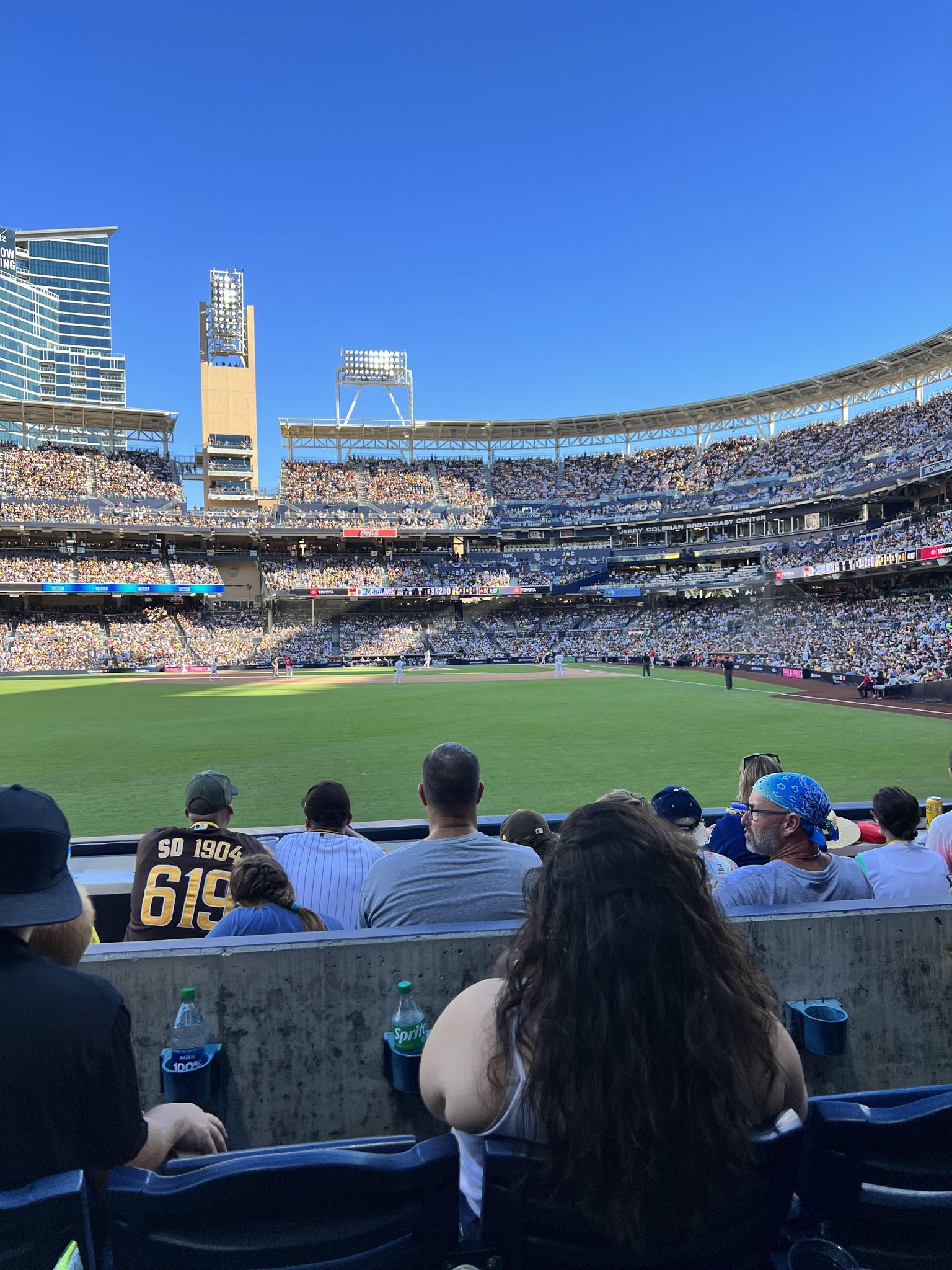 Vue réelle des fans prise de la Section 128 au site Petco Park par Cristina M