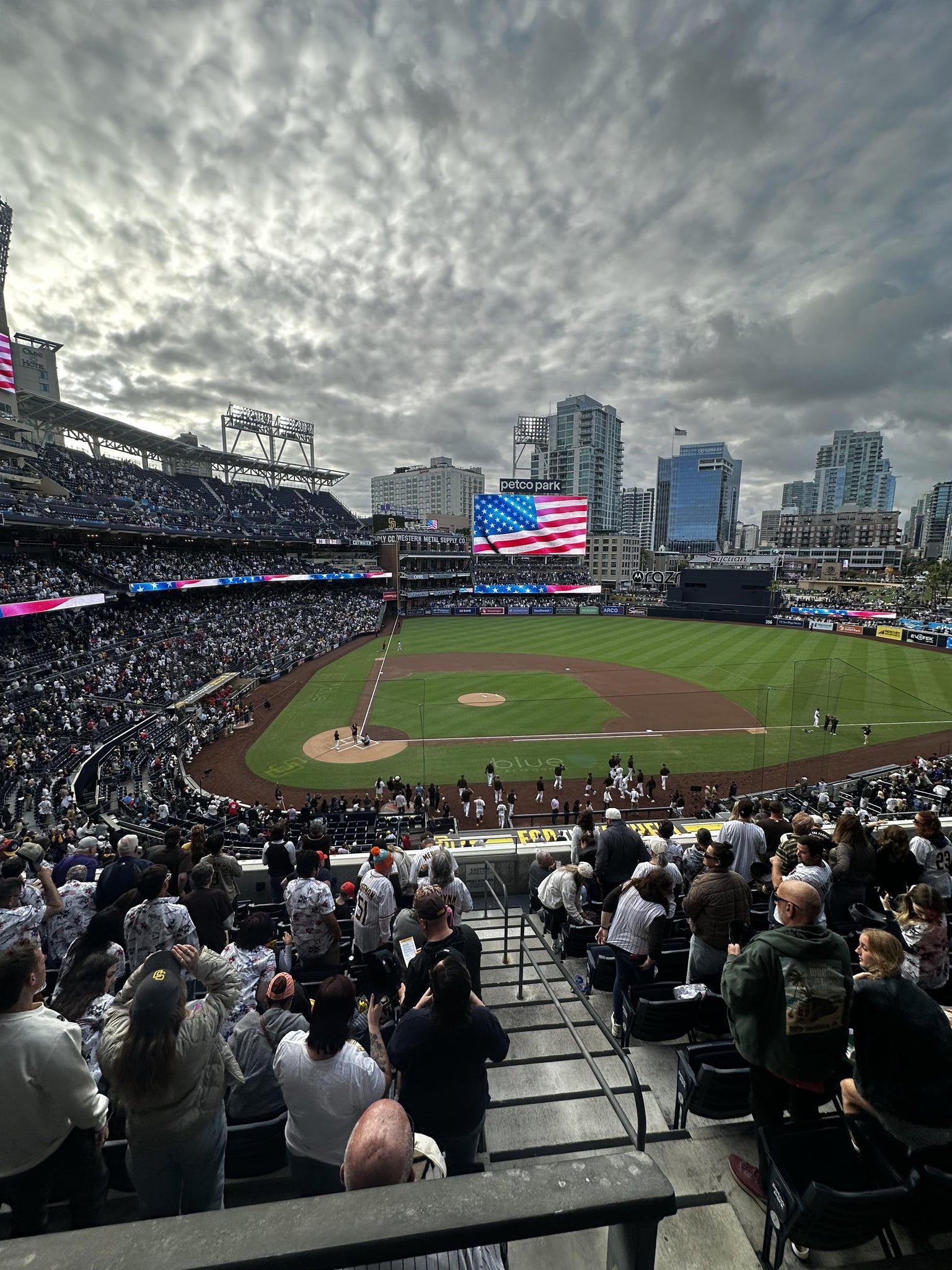 Vue réelle des fans prise de la Section 203 au site Petco Park par Candace P