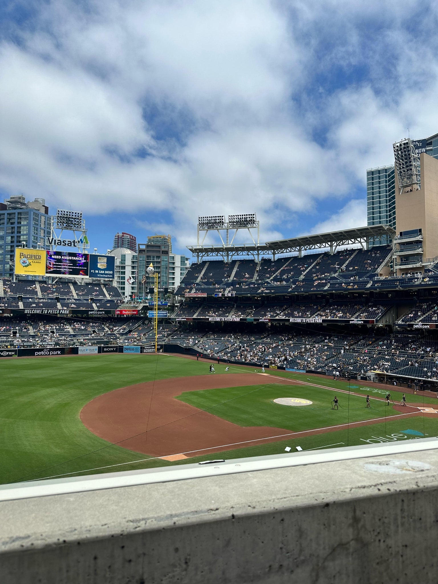 Vue réelle des fans prise de la Section 214 au site Petco Park par Marcos C