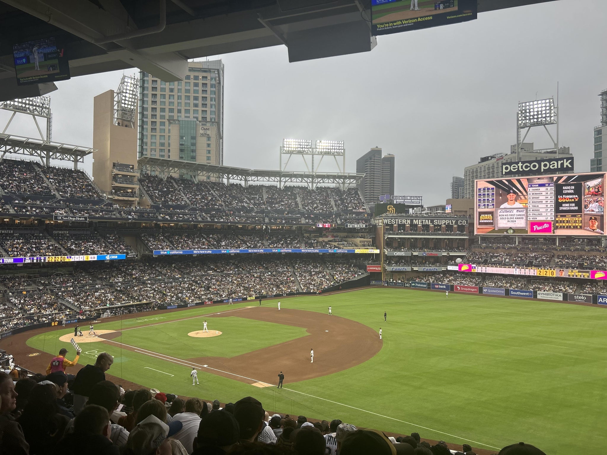 Vue réelle des fans prise de la Section 215 au site Petco Park par Rafael R