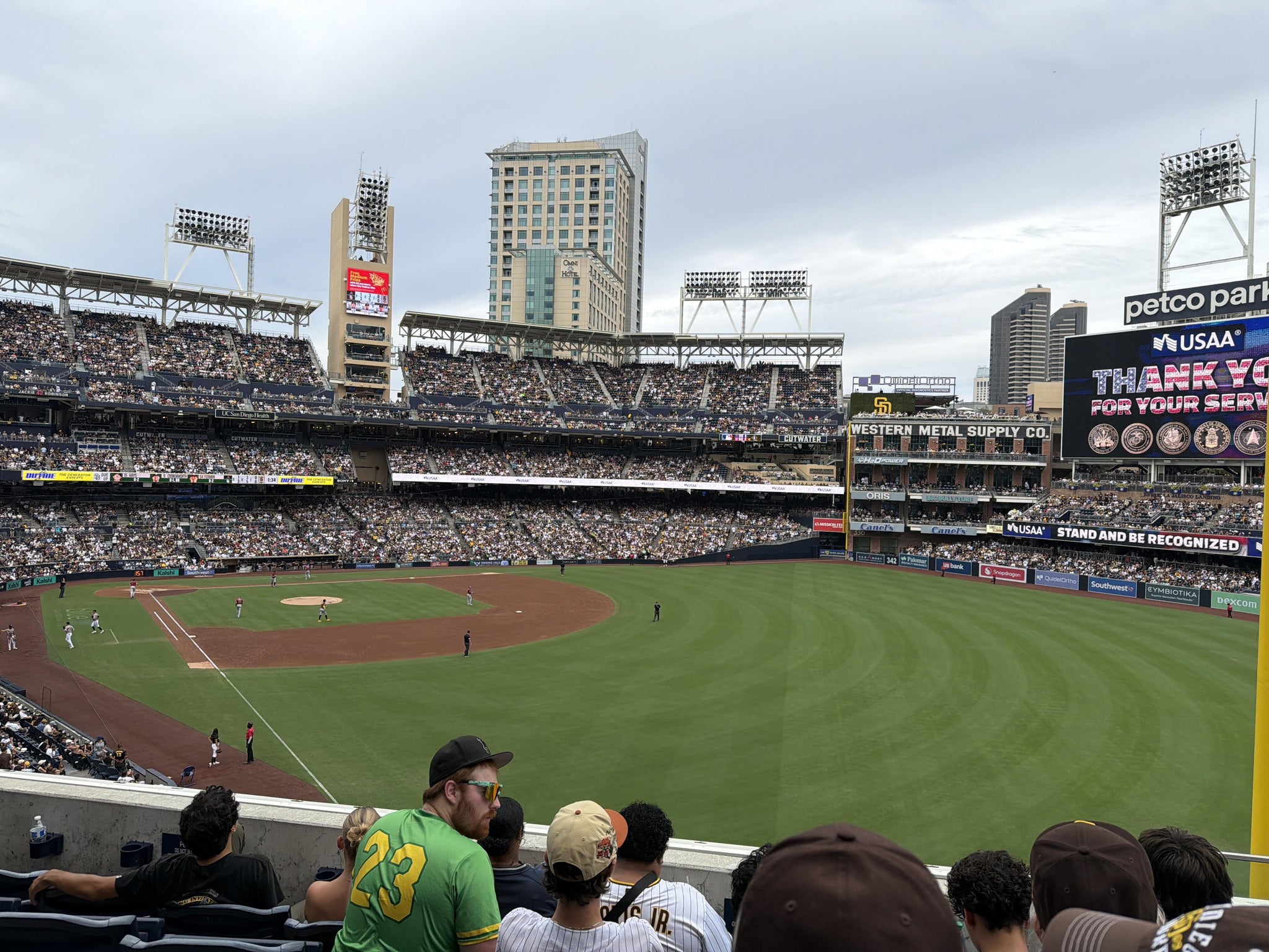 Vue réelle des fans prise de la Section 223 au site Petco Park par Jessica G