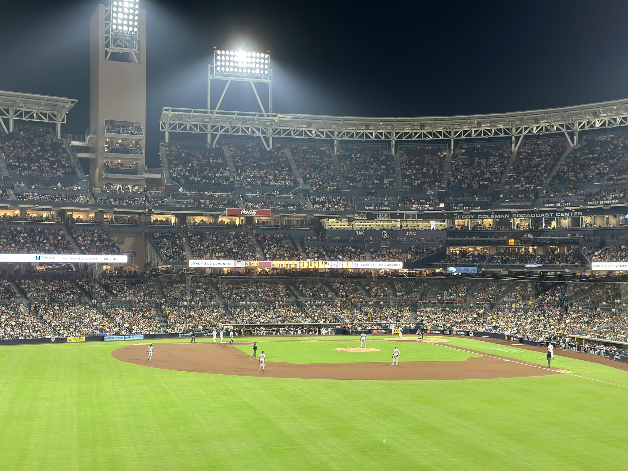 Vue réelle des fans prise de la Section 228 au site Petco Park par Juan A