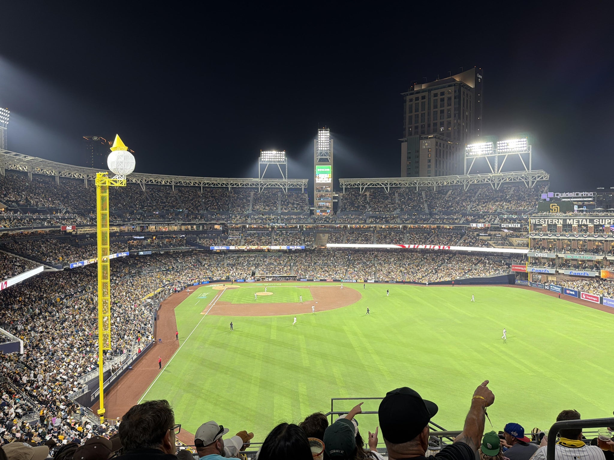 Vue réelle des fans prise de la Section 229 au site Petco Park par Jesus C