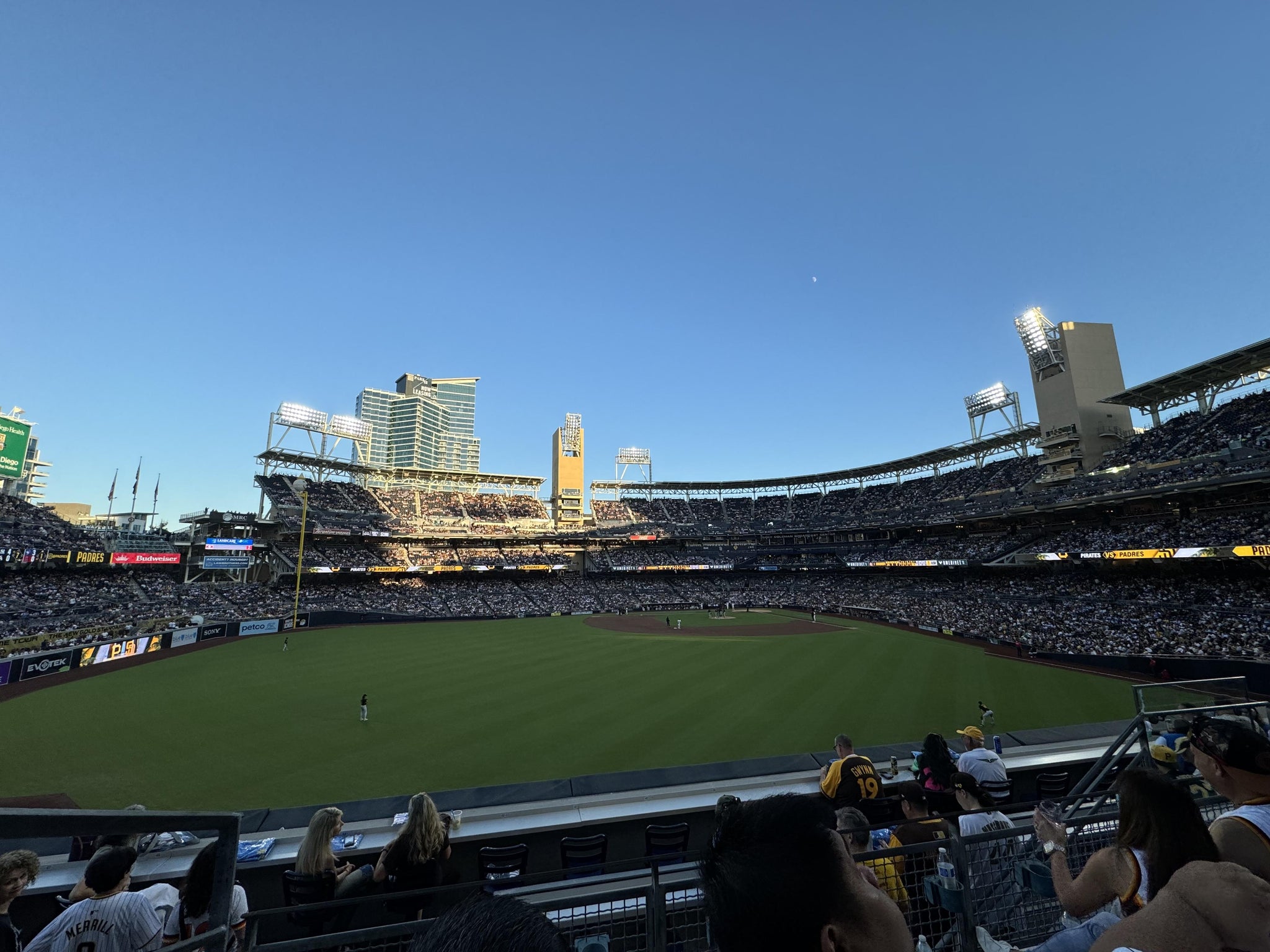 Vue réelle des fans prise de la Section 230 au site Petco Park par Gustavo P