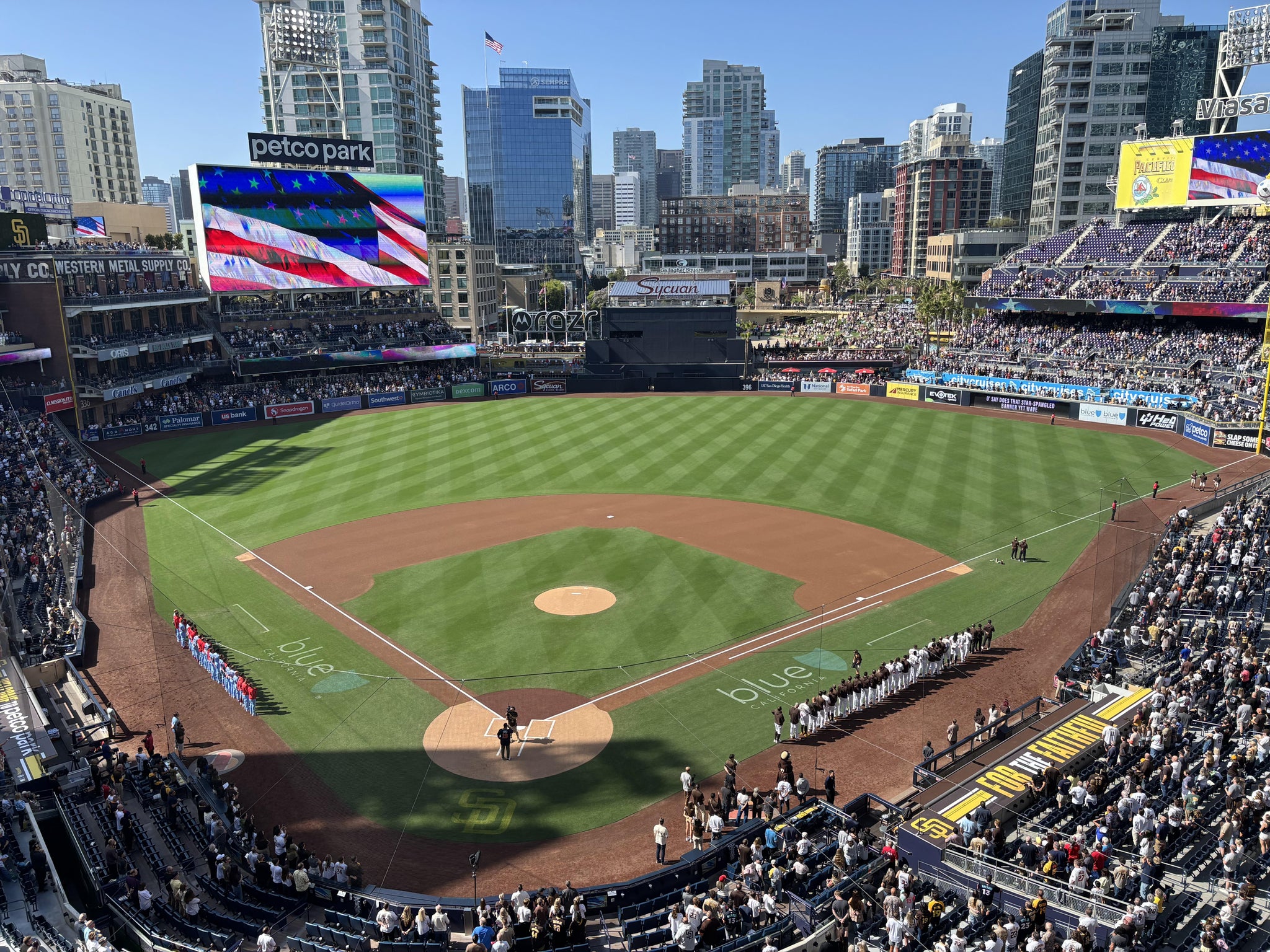 Vue réelle des fans prise de la Section 301 au site Petco Park par Steven R