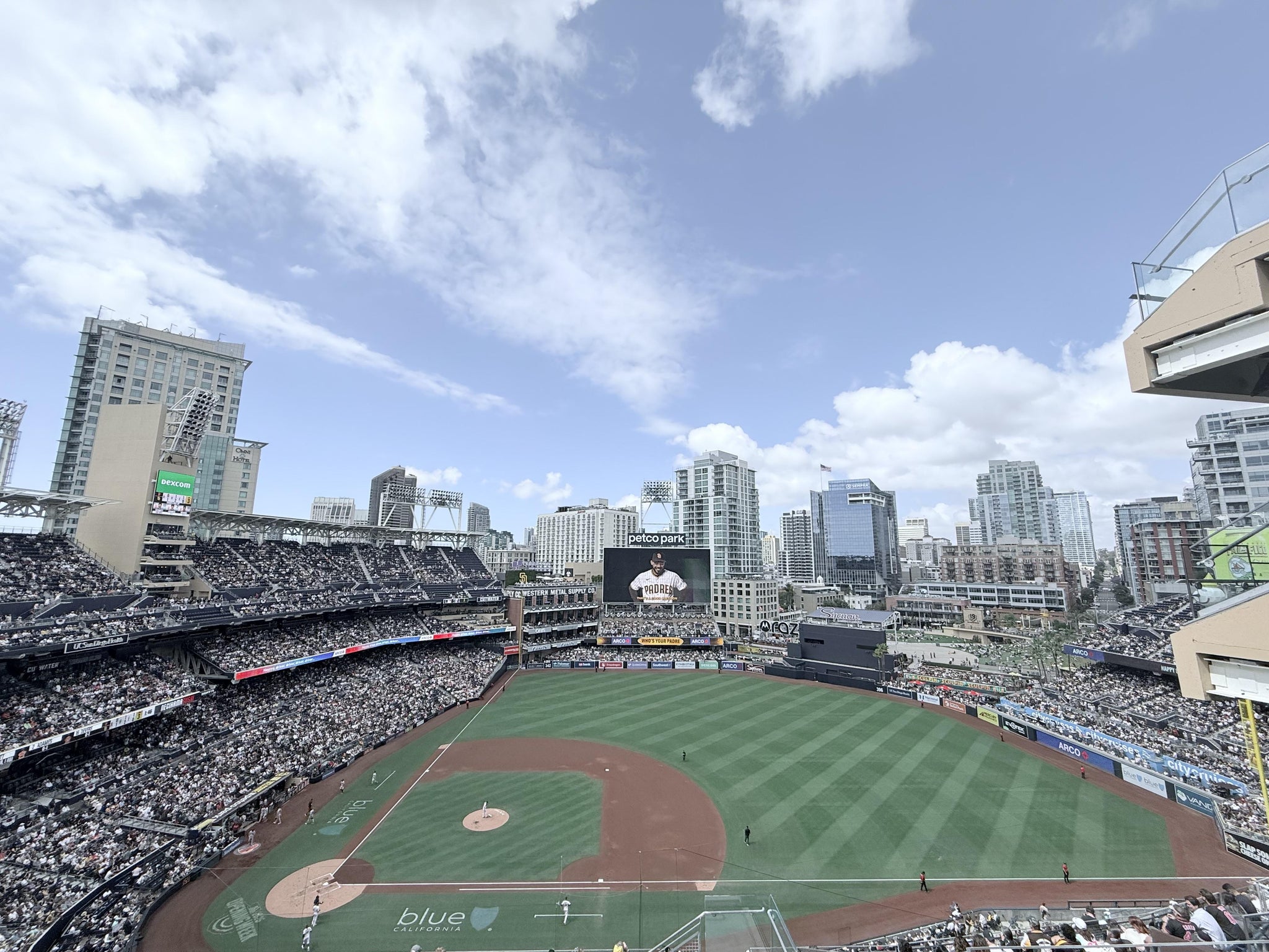 Vue réelle des fans prise de la Section 311 au site Petco Park par Allen L