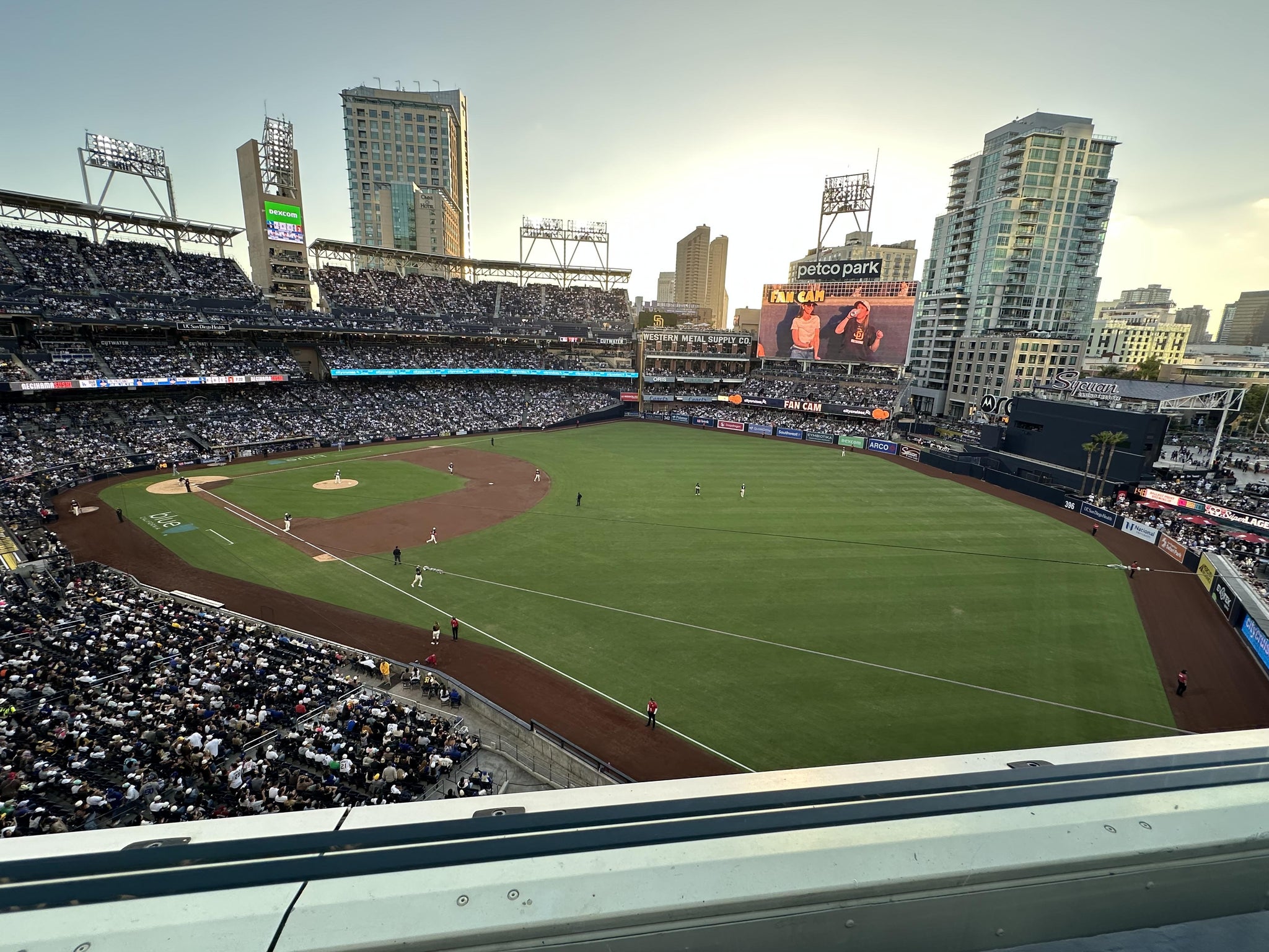 Vue réelle des fans prise de la Section 323 au site Petco Park par Jifan Y
