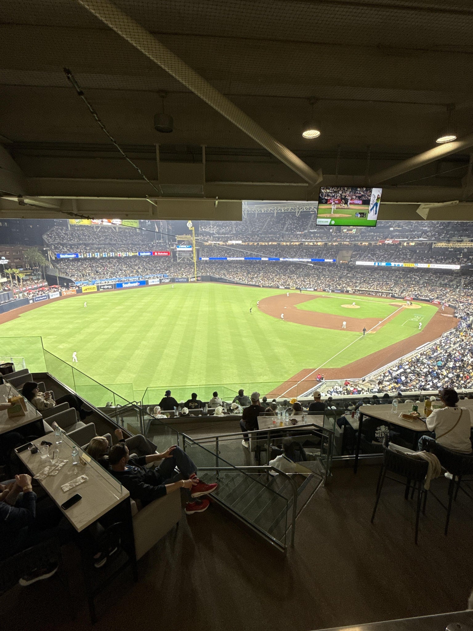Vue réelle des fans prise de la Cutwater Agave Club au site Petco Park par Anonymous User