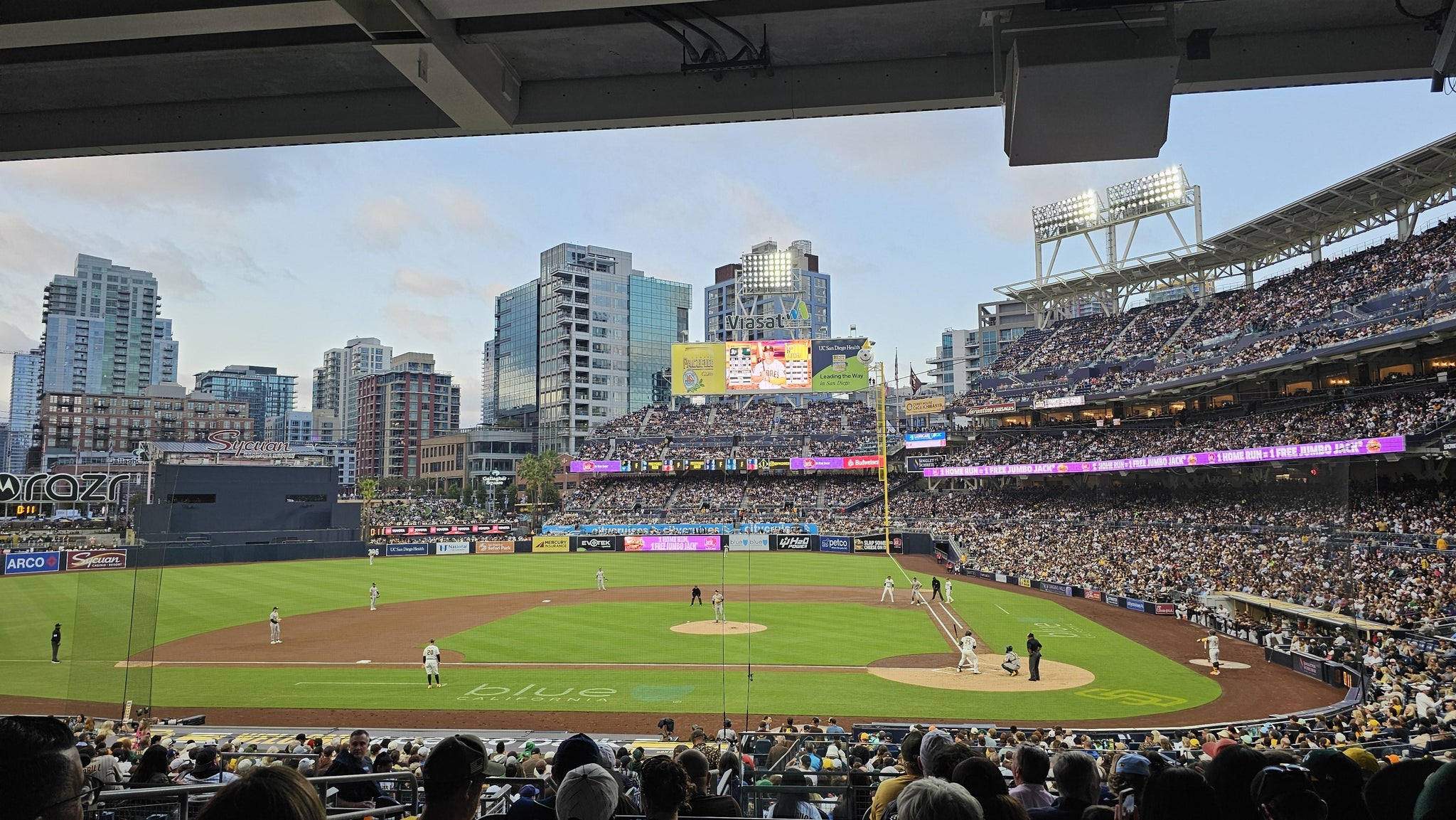 Vue réelle des fans prise de la Premier Club A au site Petco Park par Sarah G