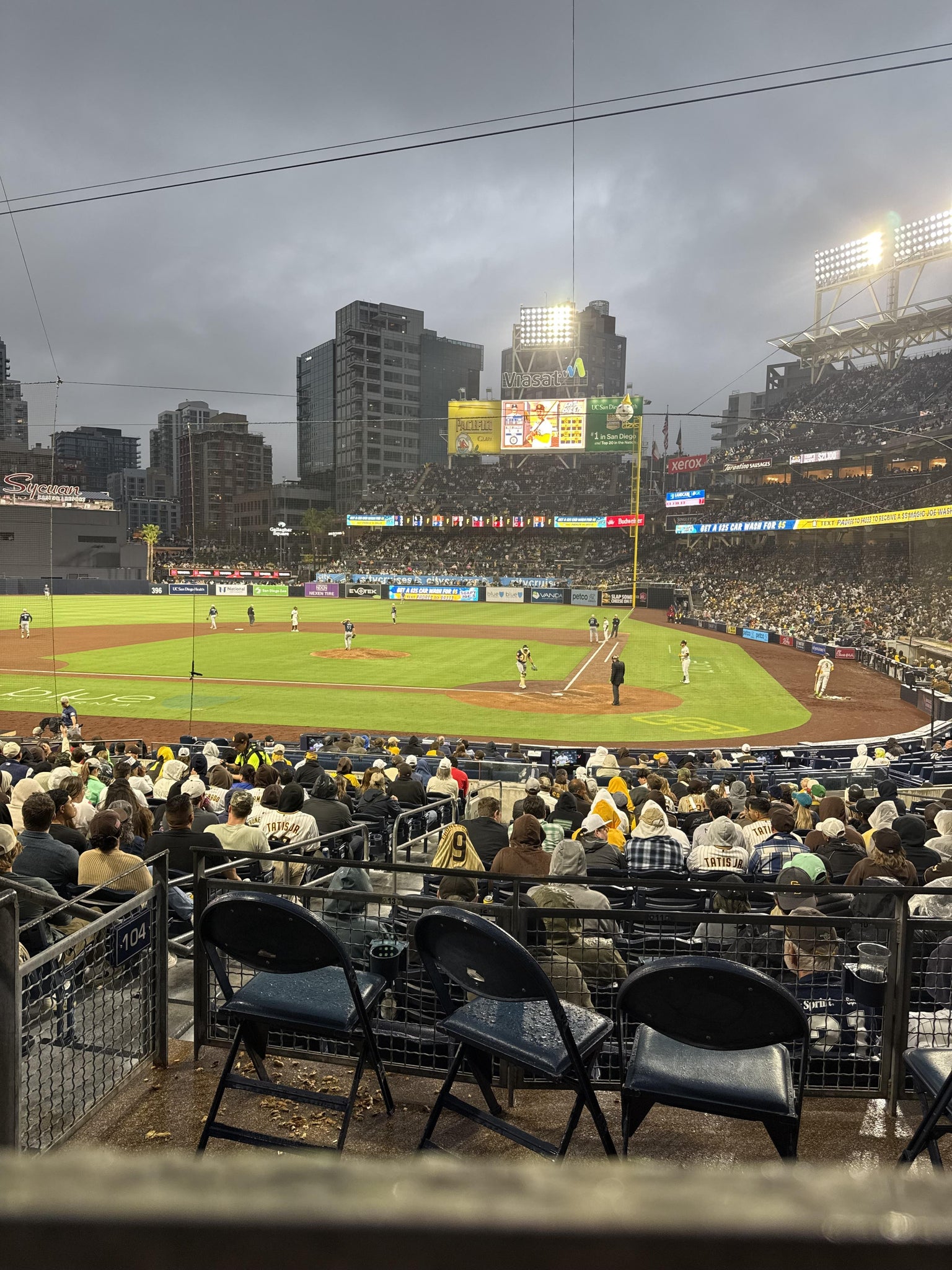 Vue réelle des fans prise de la Premier Club B au site Petco Park par Bryce S