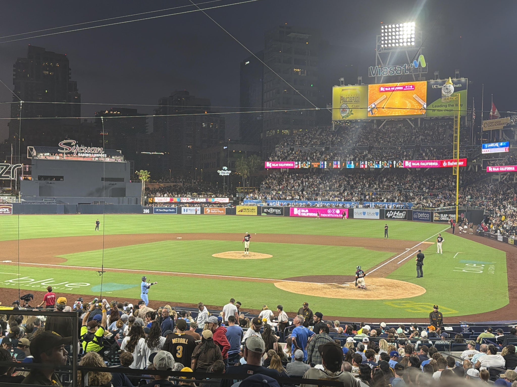 Vue réelle des fans prise de la Premier Club C au site Petco Park par Shane A