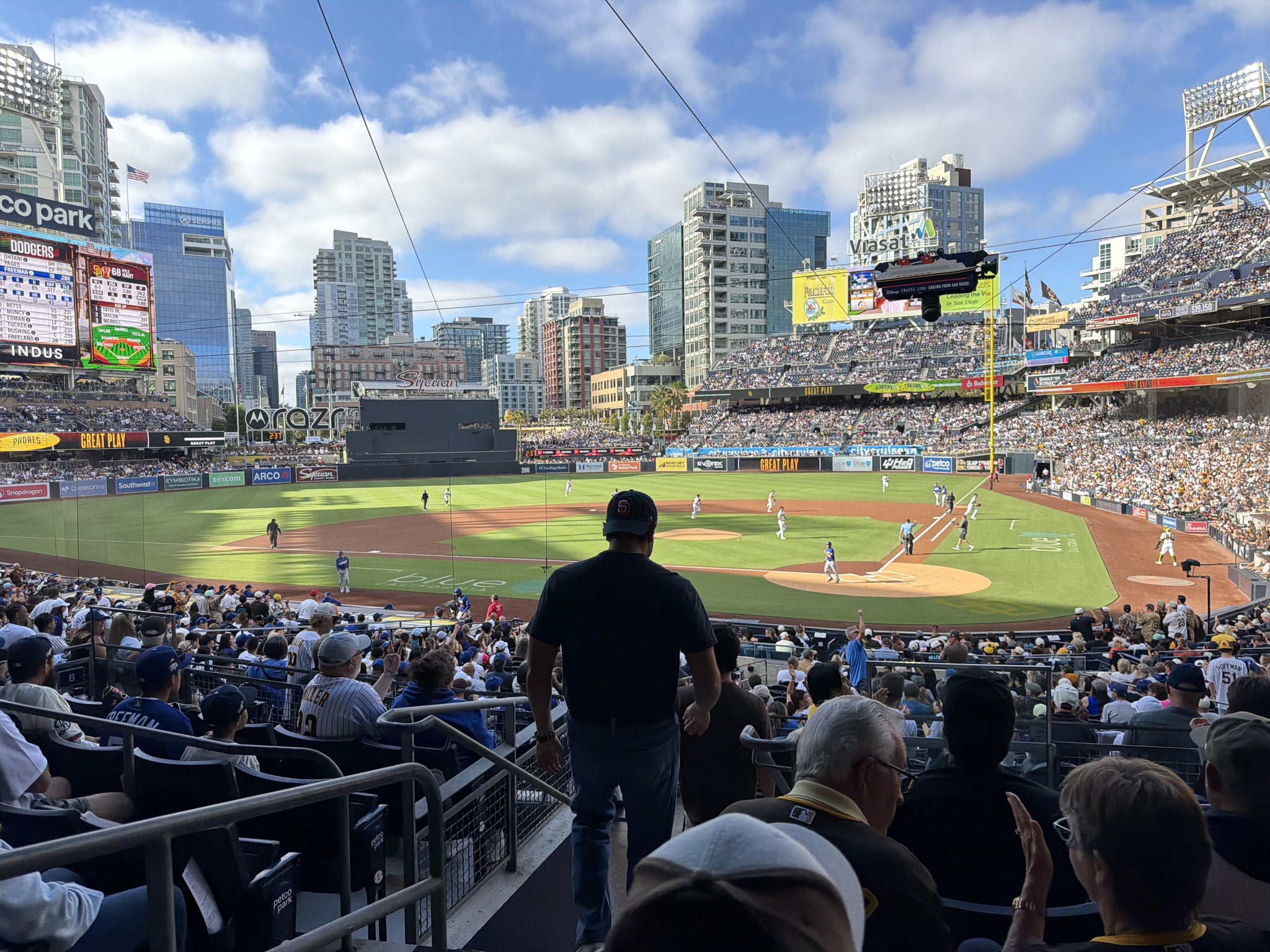 Vue réelle des fans prise de la Premier Club C au site Petco Park par Joe A