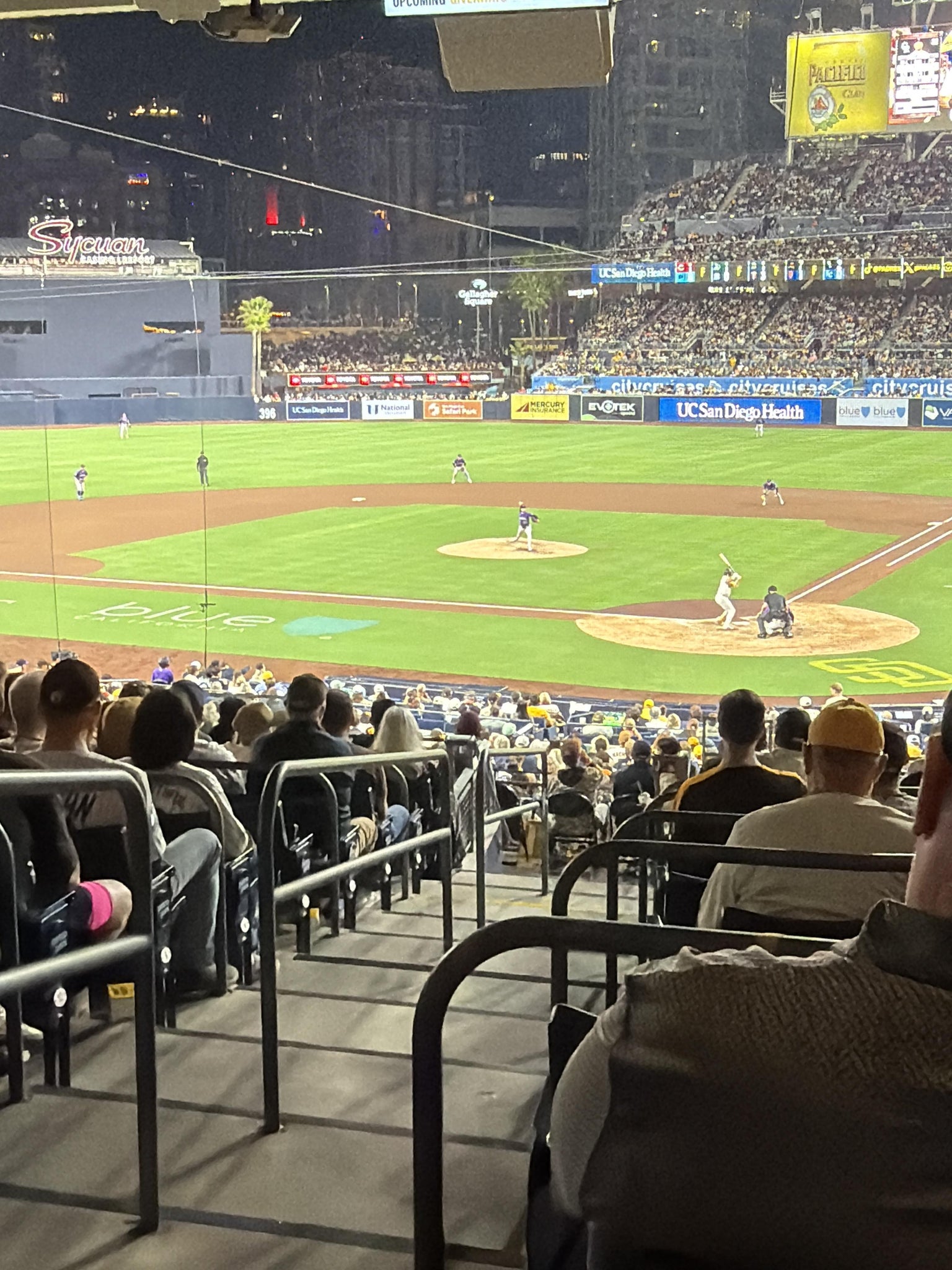 Vue réelle des fans prise de la Premier Club D au site Petco Park par David W