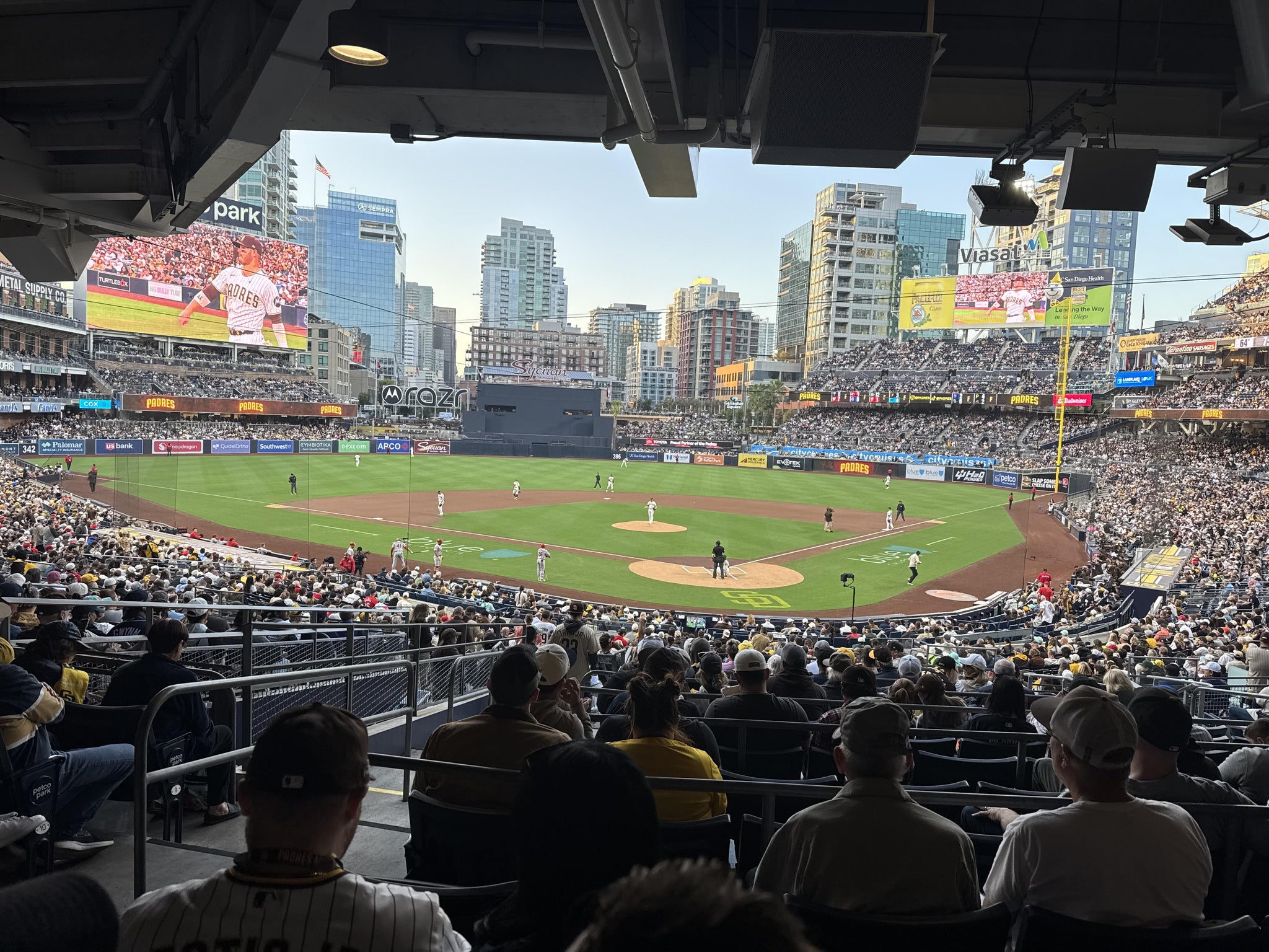 Vue réelle des fans prise de la Premier Club E au site Petco Park par Jamie D