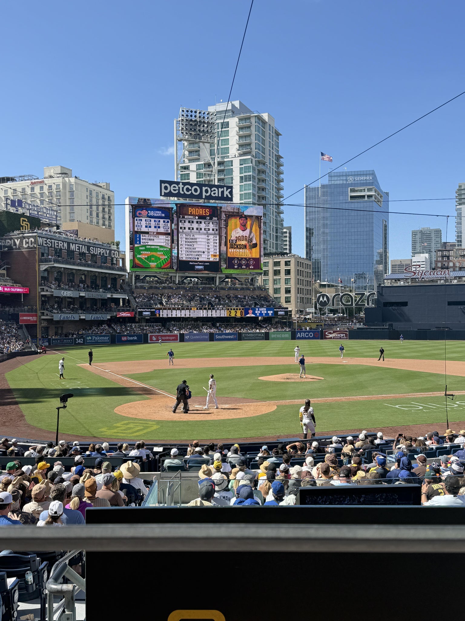 Vue réelle des fans prise de la Premier Club J au site Petco Park par Jacqueline M