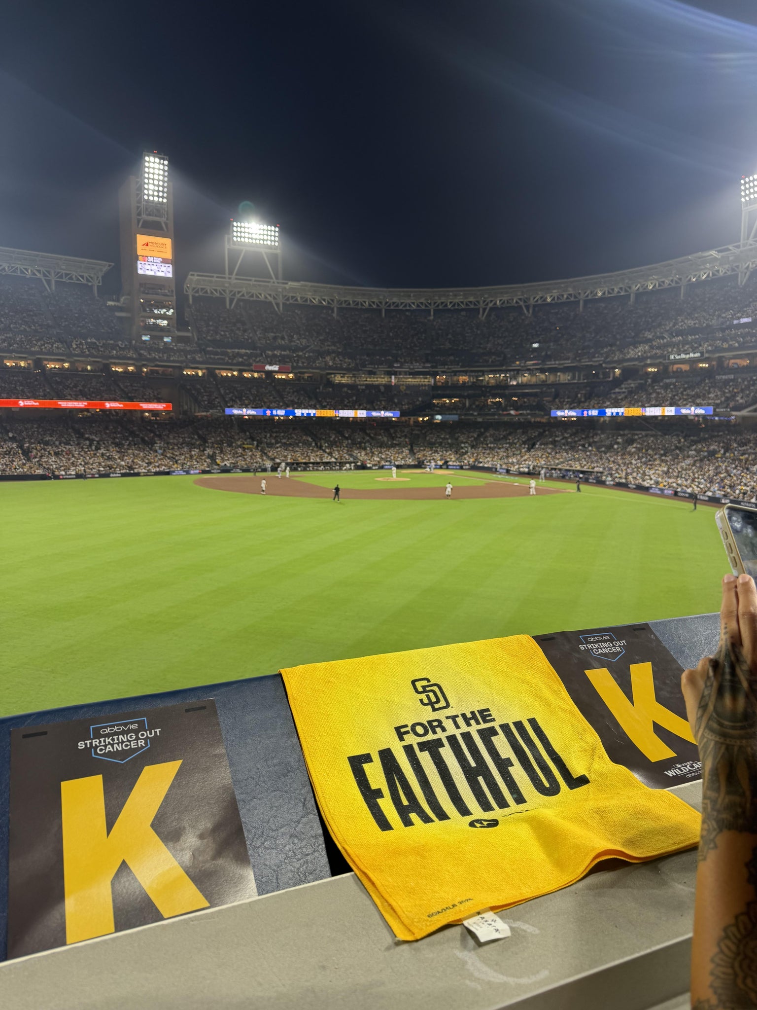 Vue réelle des fans prise de la The Point au site Petco Park par Robert D