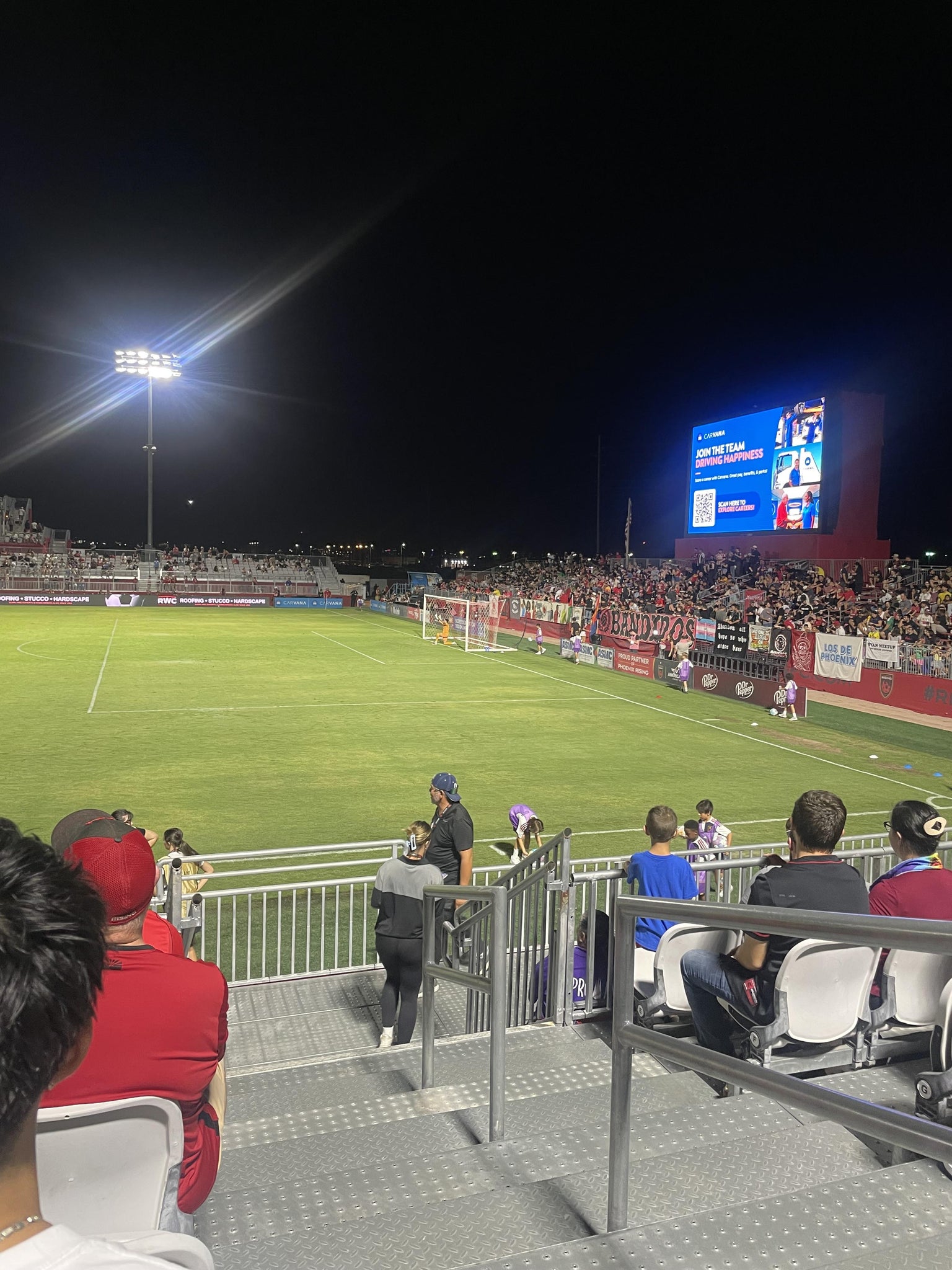 Vue réelle des fans prise de la Section 102 au site Phoenix Rising Stadium par Armando D