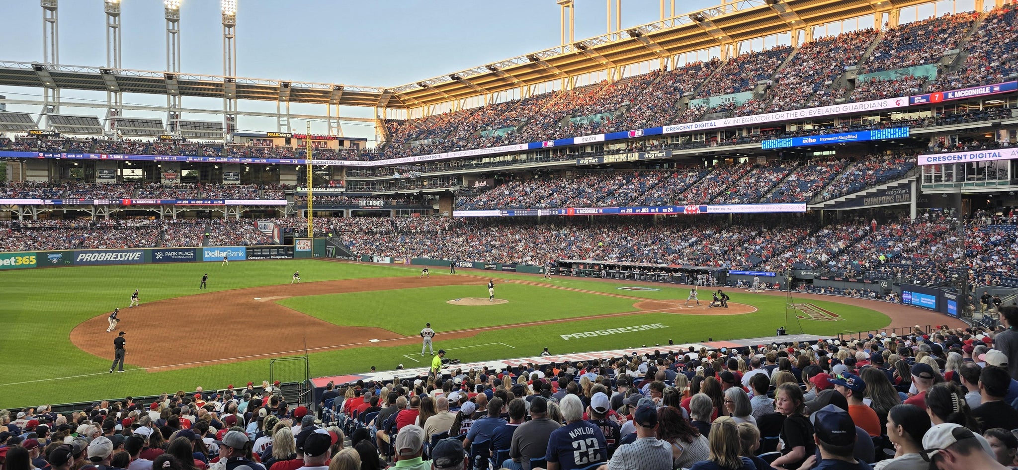 Vue réelle des fans prise de la Section 165 au site Progressive Field par Michelle L