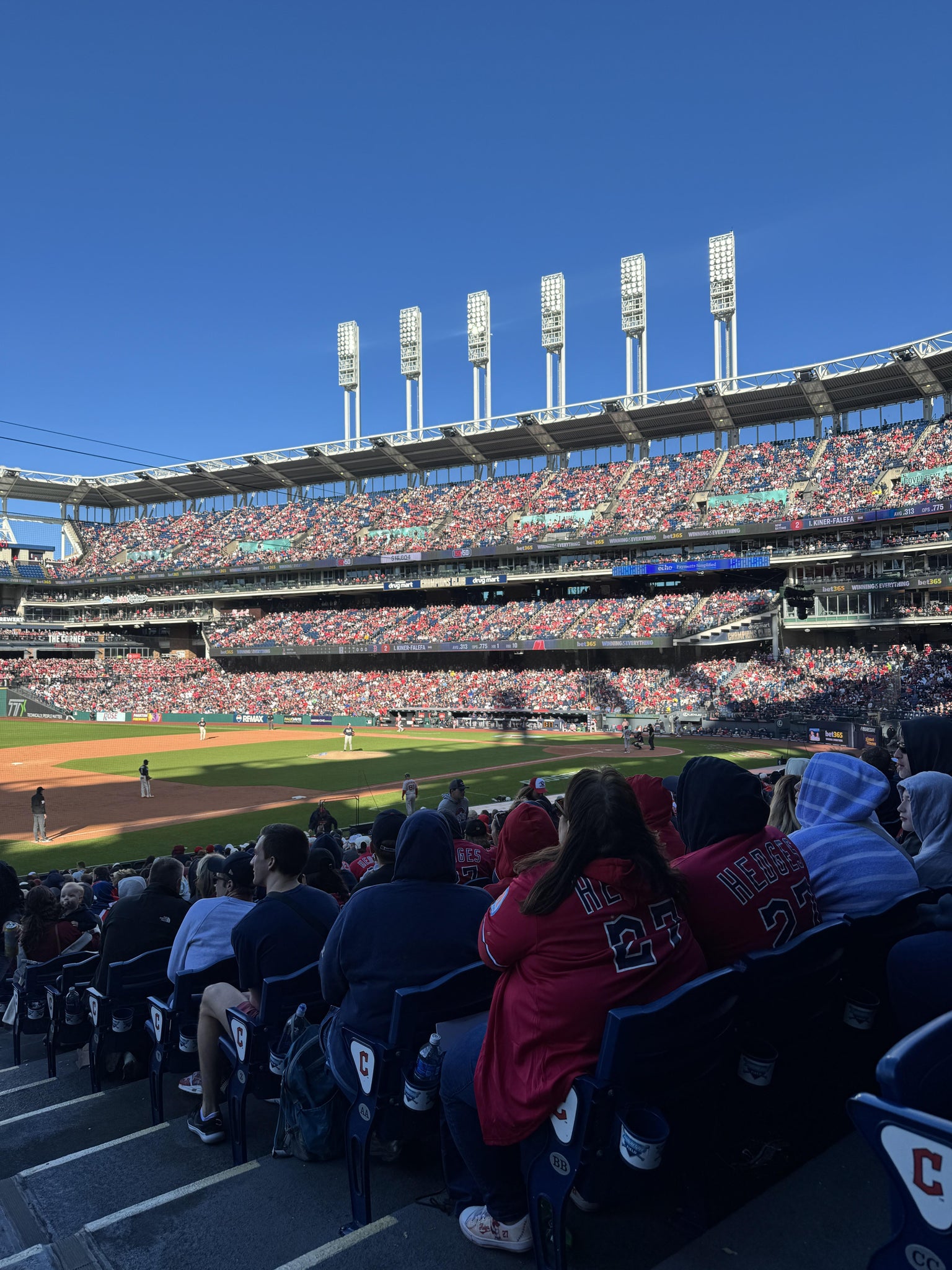 Vue réelle des fans prise de la Section 169 au site Progressive Field par Stephanie C