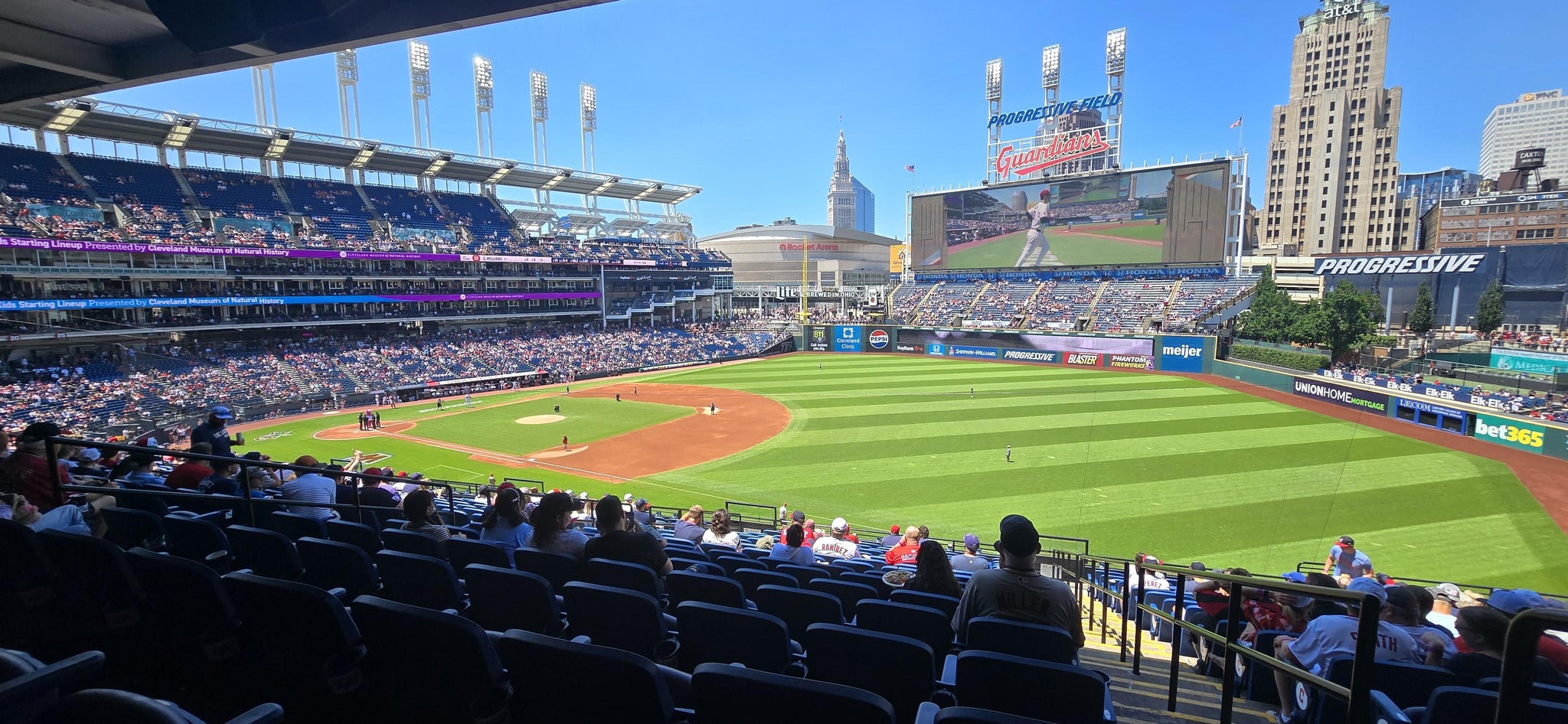Vue réelle des fans prise de la Section 330 au site Progressive Field par Patrick F