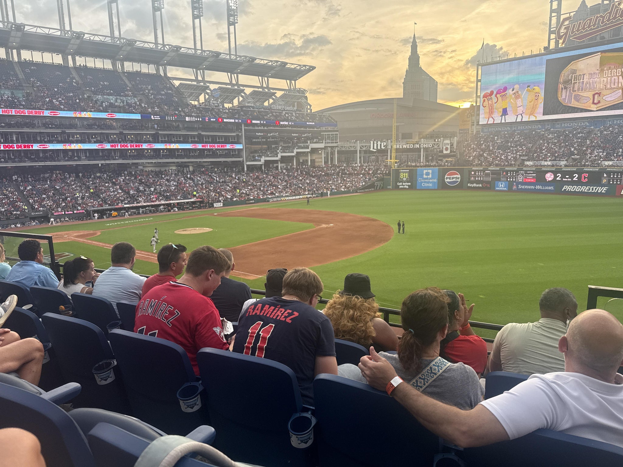 Vue réelle des fans prise de la Section 332 au site Progressive Field par Logan P