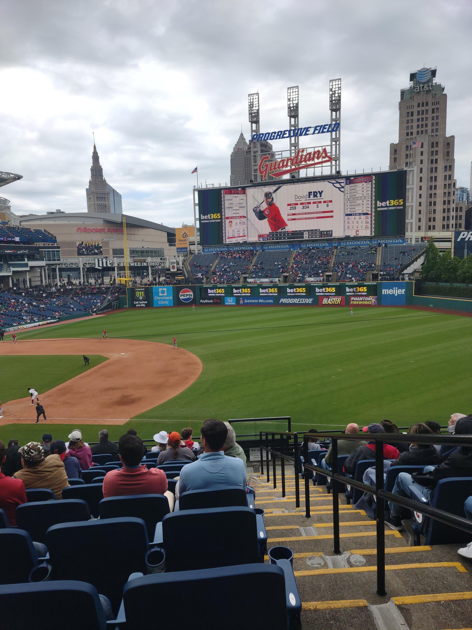 Vue réelle des fans prise de la Section 336 au site Progressive Field par Terri H