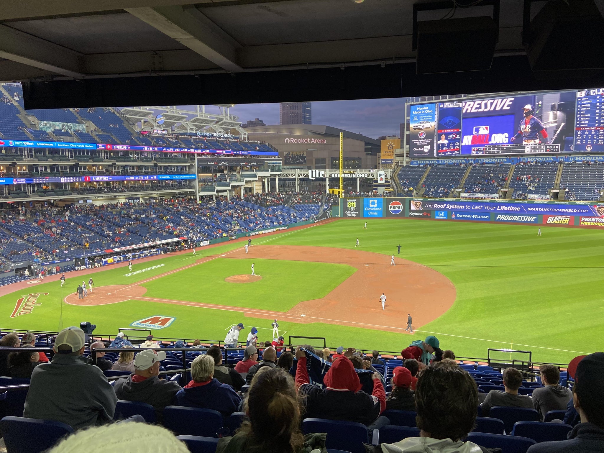 Vue réelle des fans prise de la Section 338 au site Progressive Field par Richard R
