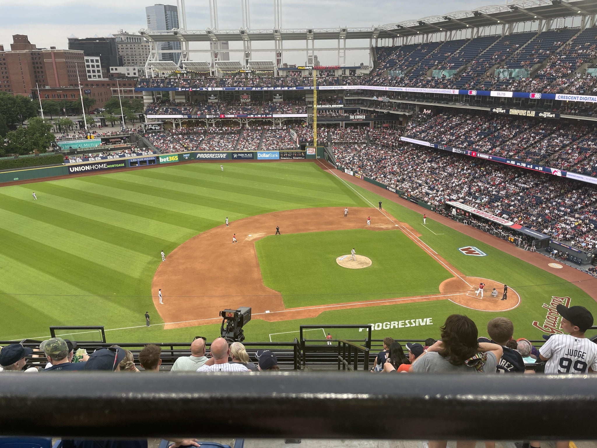 Vue réelle des fans prise de la Section 564 au site Progressive Field par Catheine L