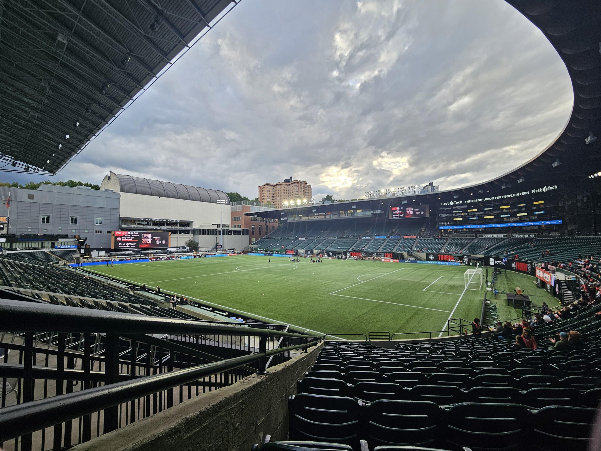 Vue réelle des fans prise de la Section 101 au site Providence Park par Peter D