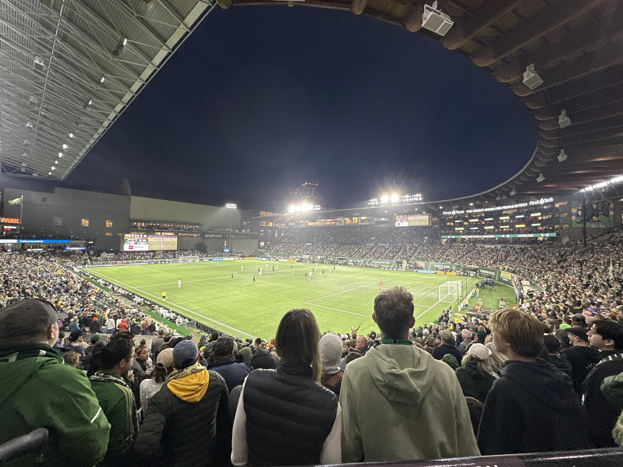 Vue réelle des fans prise de la Section 102 au site Providence Park par Aimee B