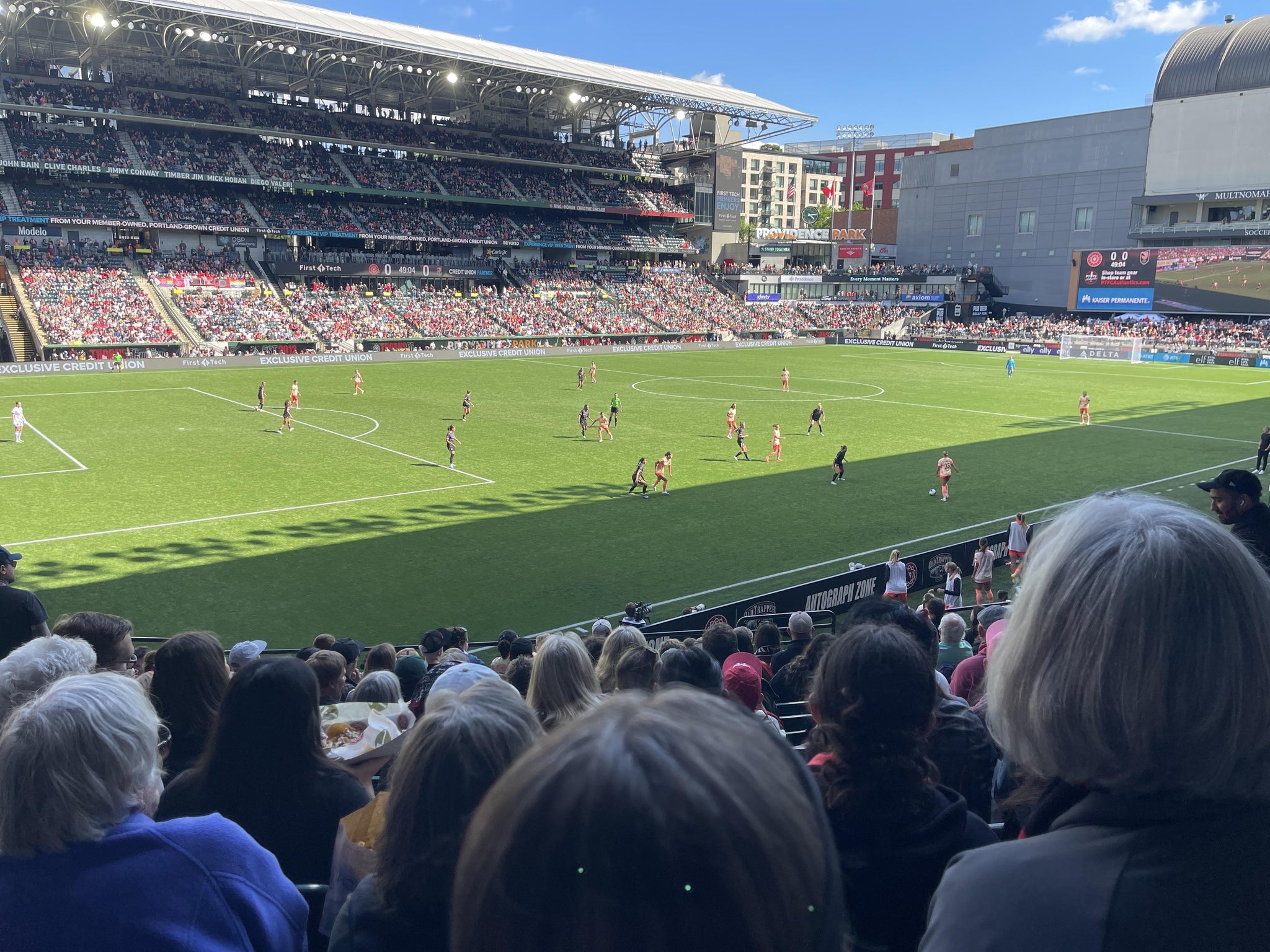 Vue réelle des fans prise de la Section 113 au site Providence Park par Stephen R