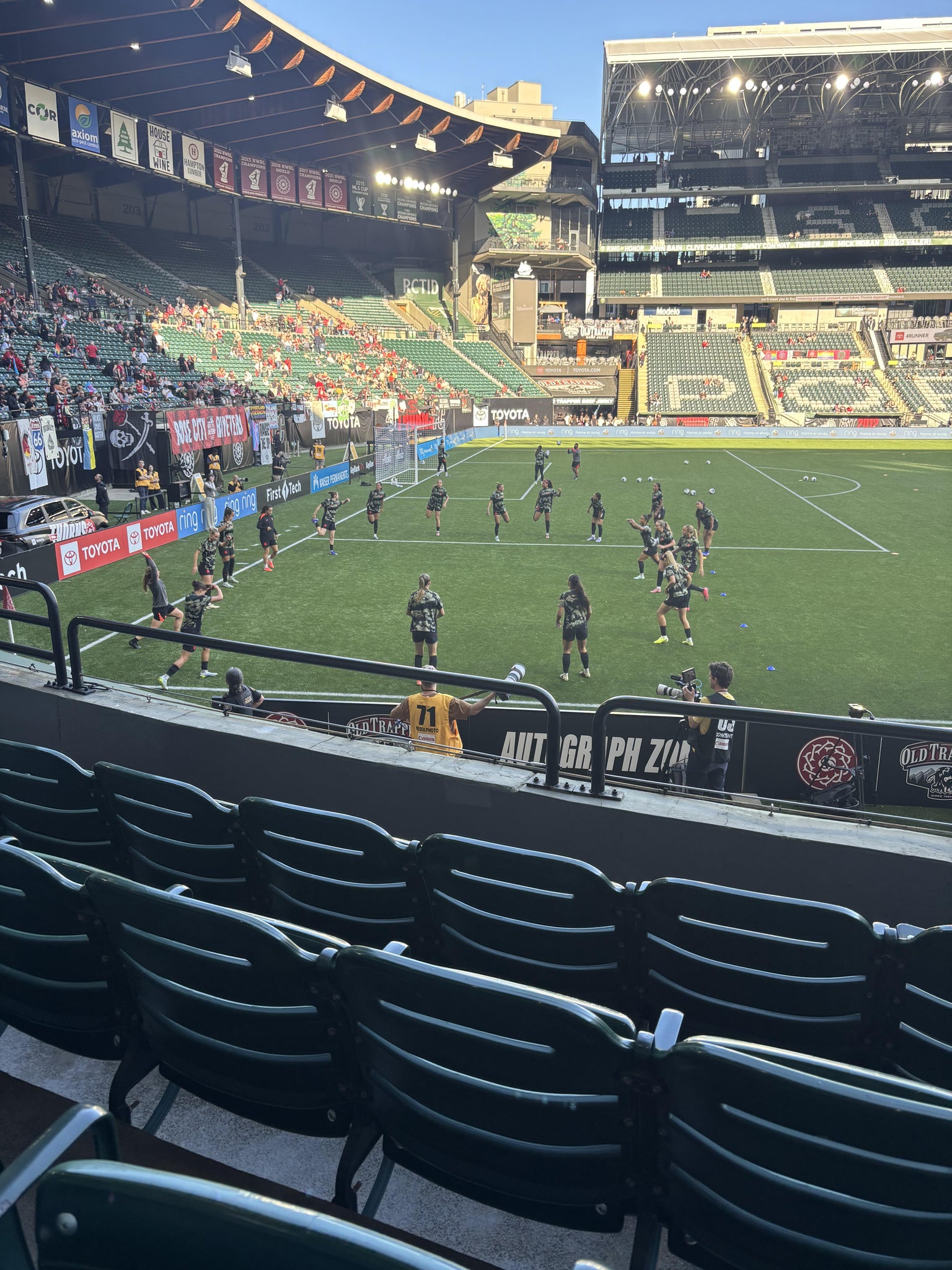 Vue réelle des fans prise de la Section 114 au site Providence Park par Kevin H