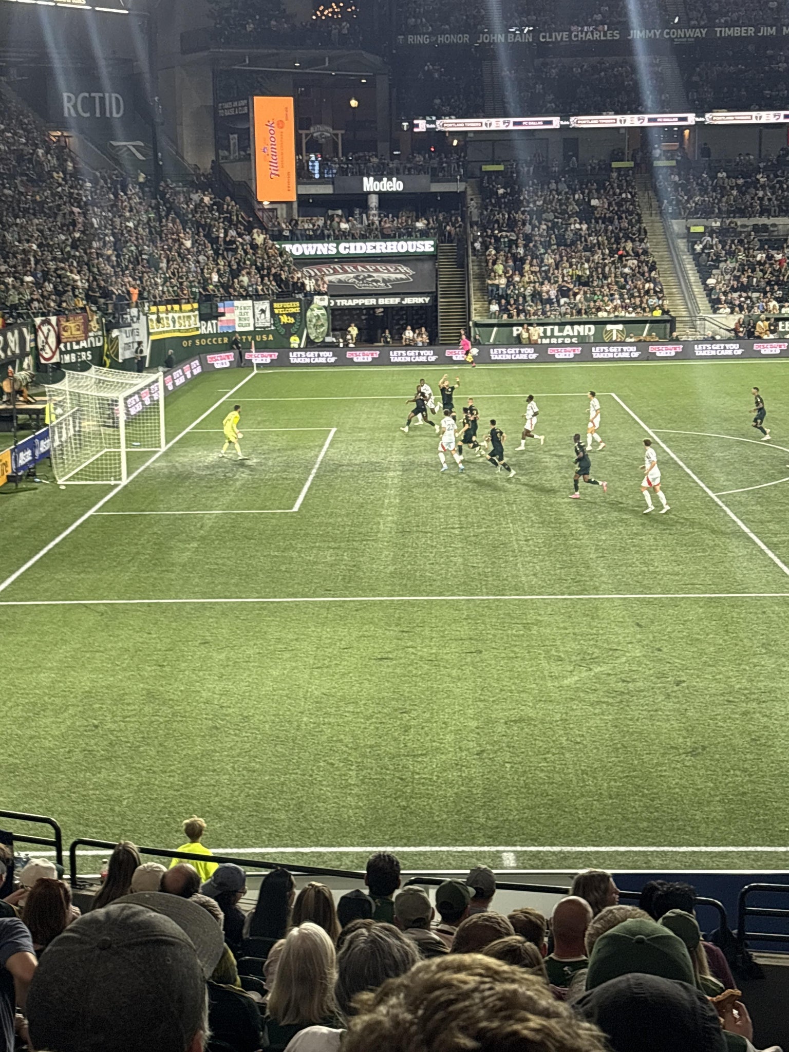 Vue réelle des fans prise de la Section 114 au site Providence Park par John W