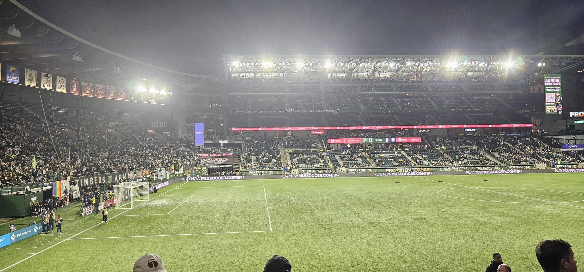 Vue réelle des fans prise de la Section 115 au site Providence Park par Sean R
