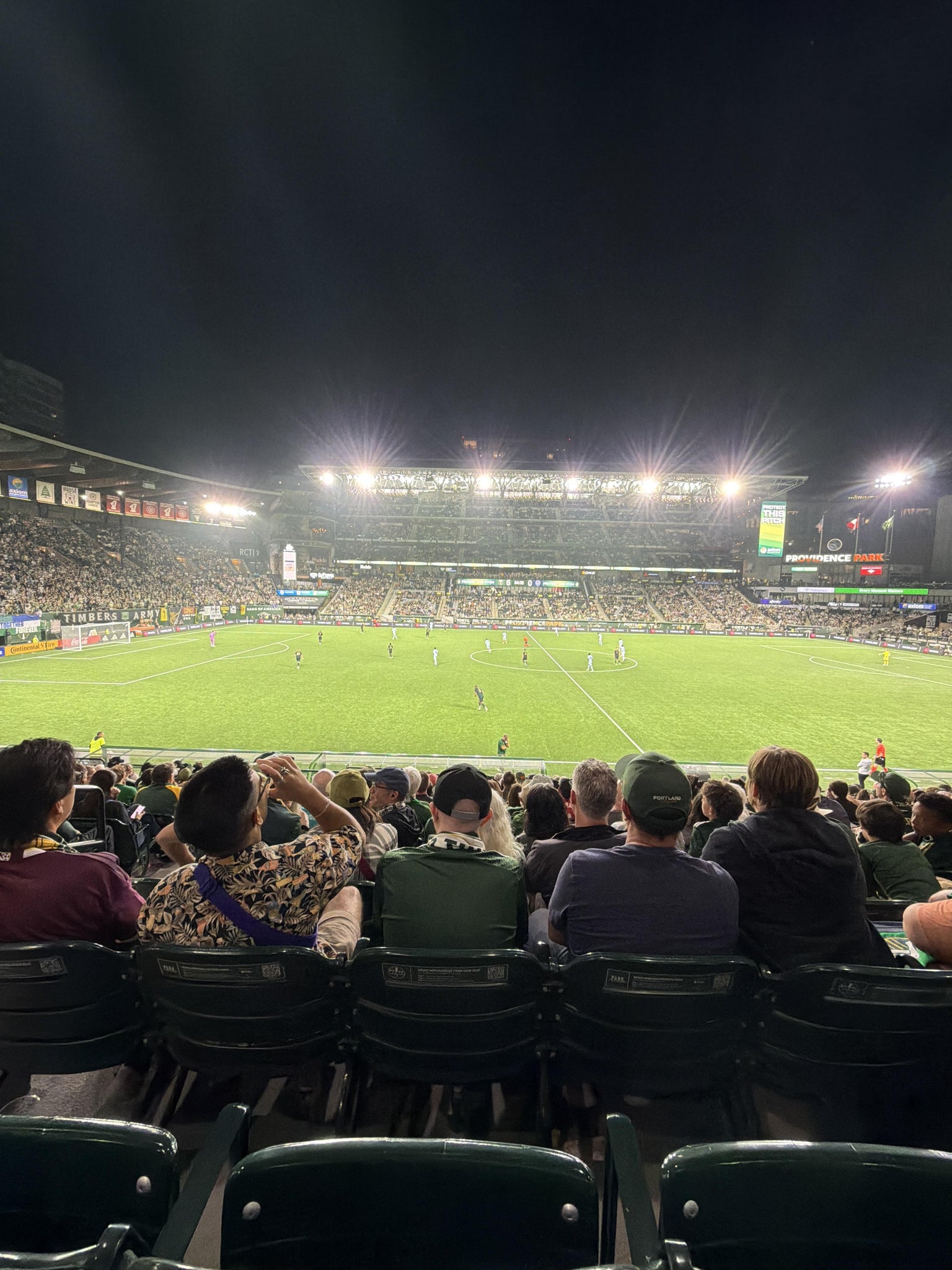 Vue réelle des fans prise de la Section 117 au site Providence Park par Candice D