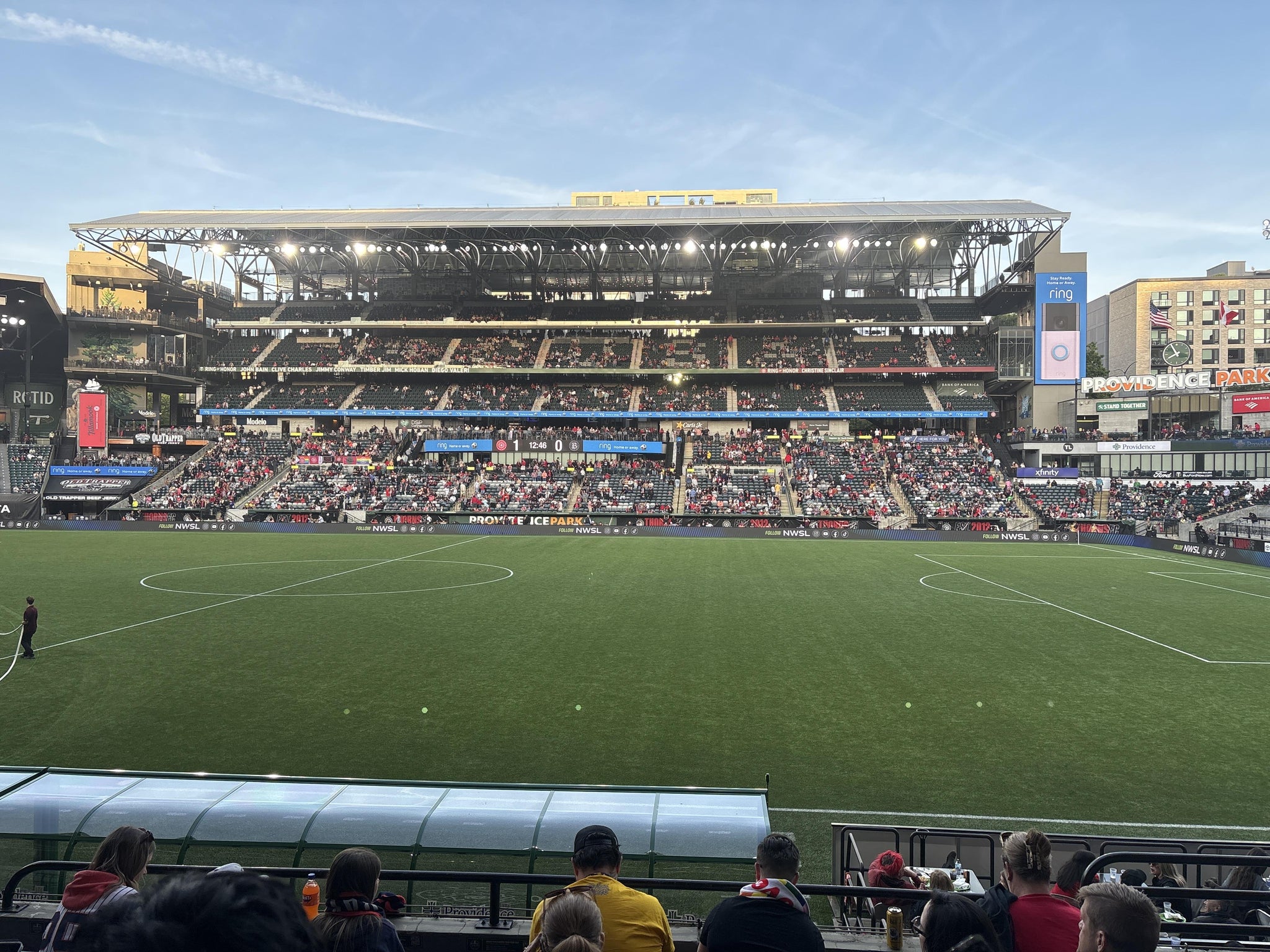 Vue réelle des fans prise de la Section 119 au site Providence Park par Bradley G