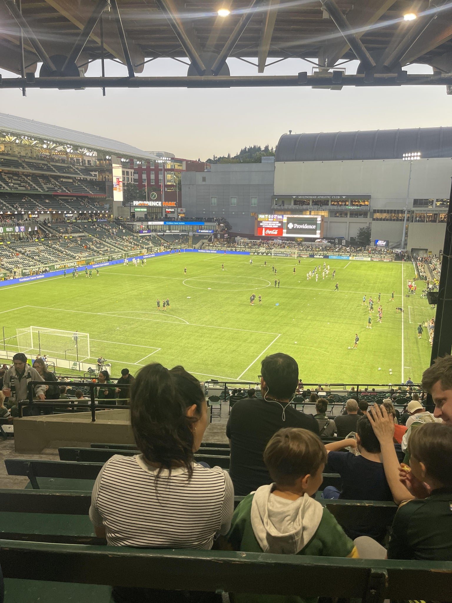Vue réelle des fans prise de la Section 210 au site Providence Park par Benigno E