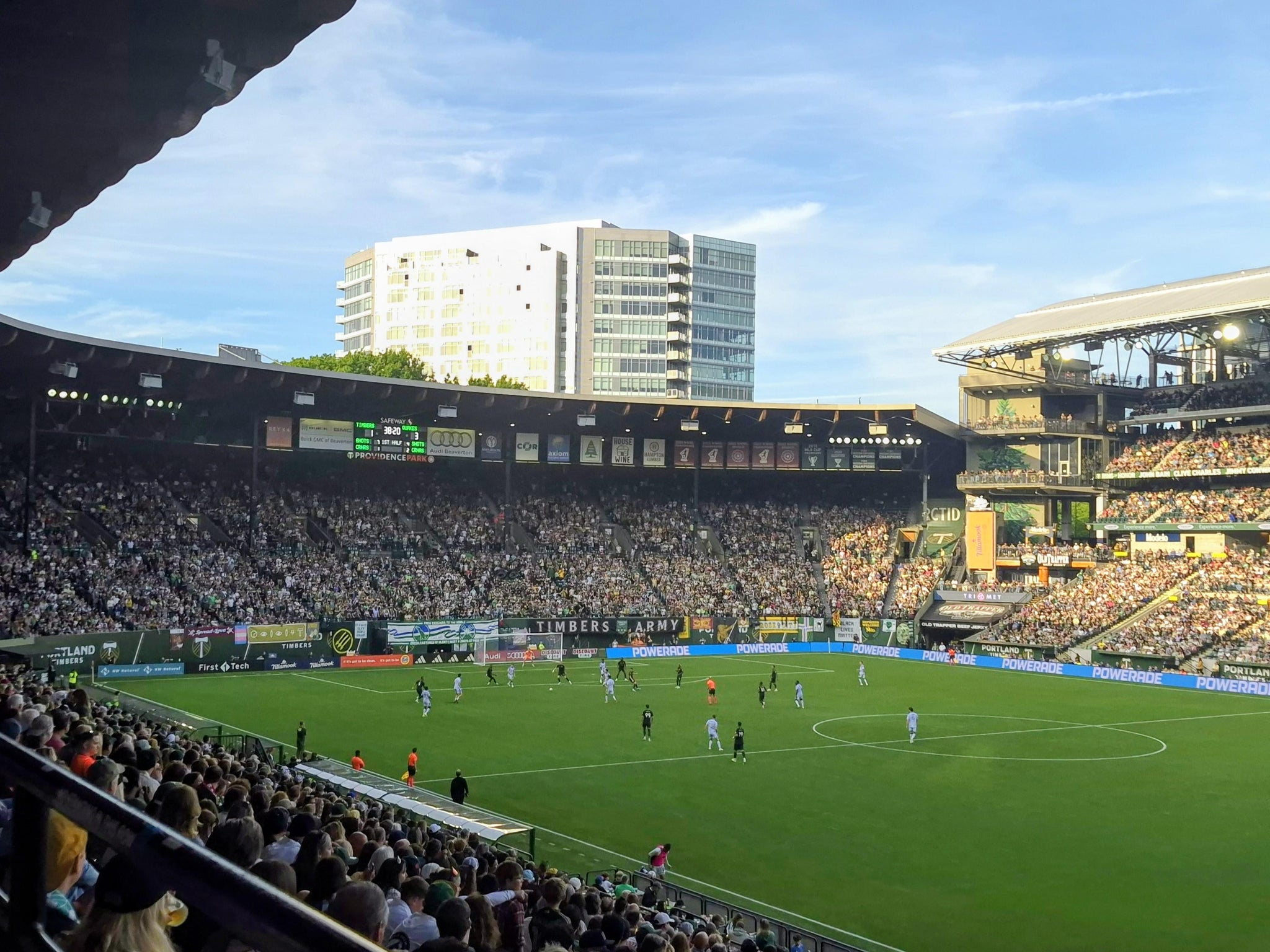 Vue réelle des fans prise de la Section 210 au site Providence Park par Tina E