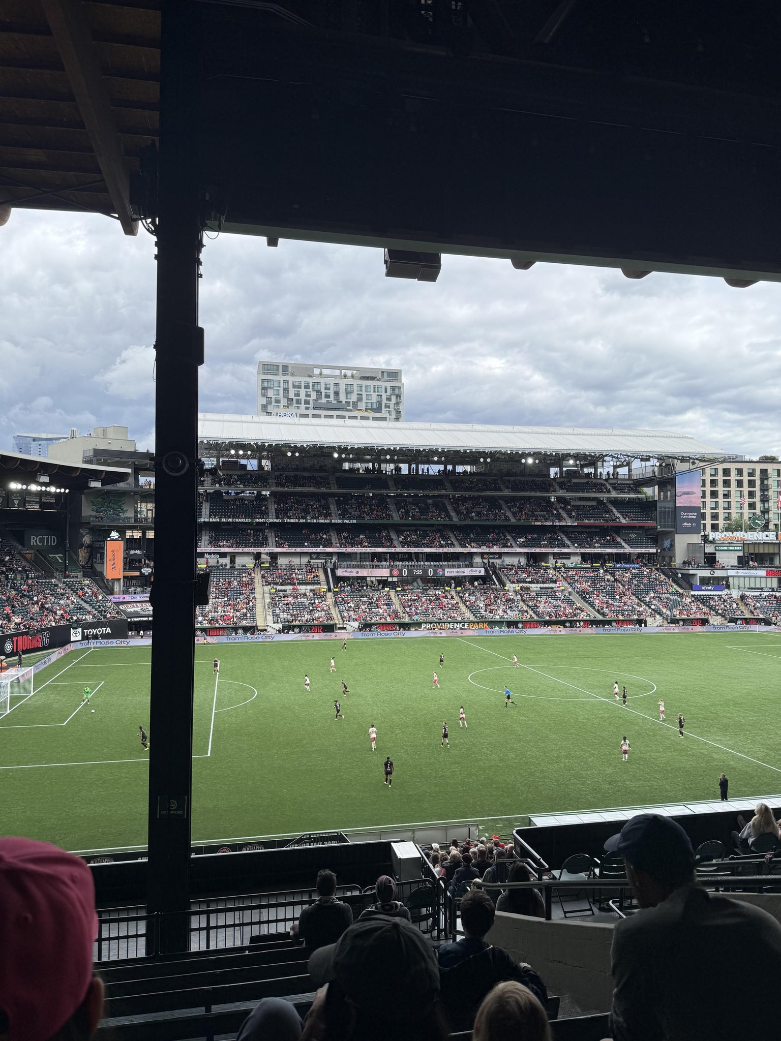 Vue réelle des fans prise de la Section 215 au site Providence Park par Hannah K