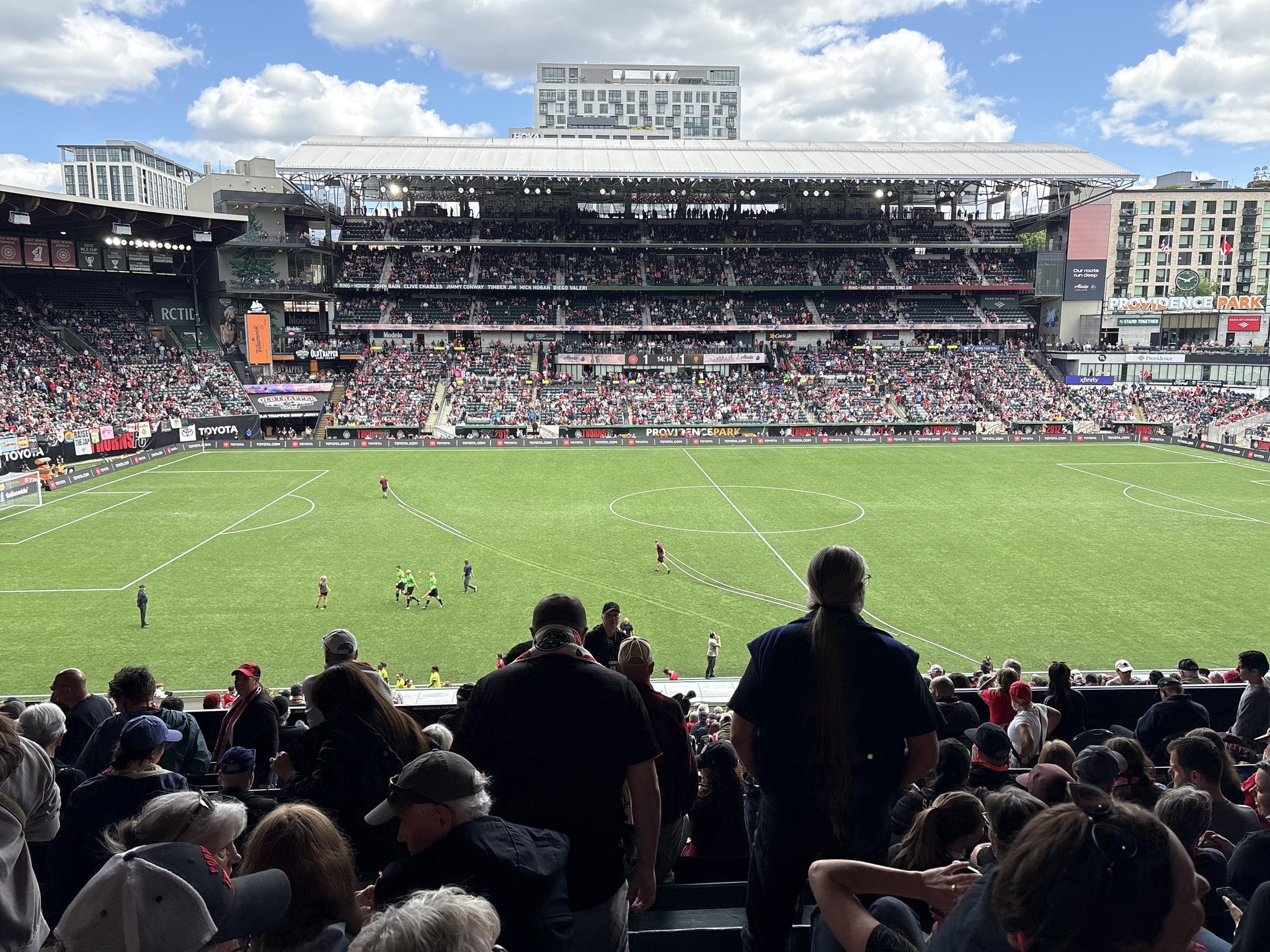 Vue réelle des fans prise de la Section 217 au site Providence Park par Damiana K