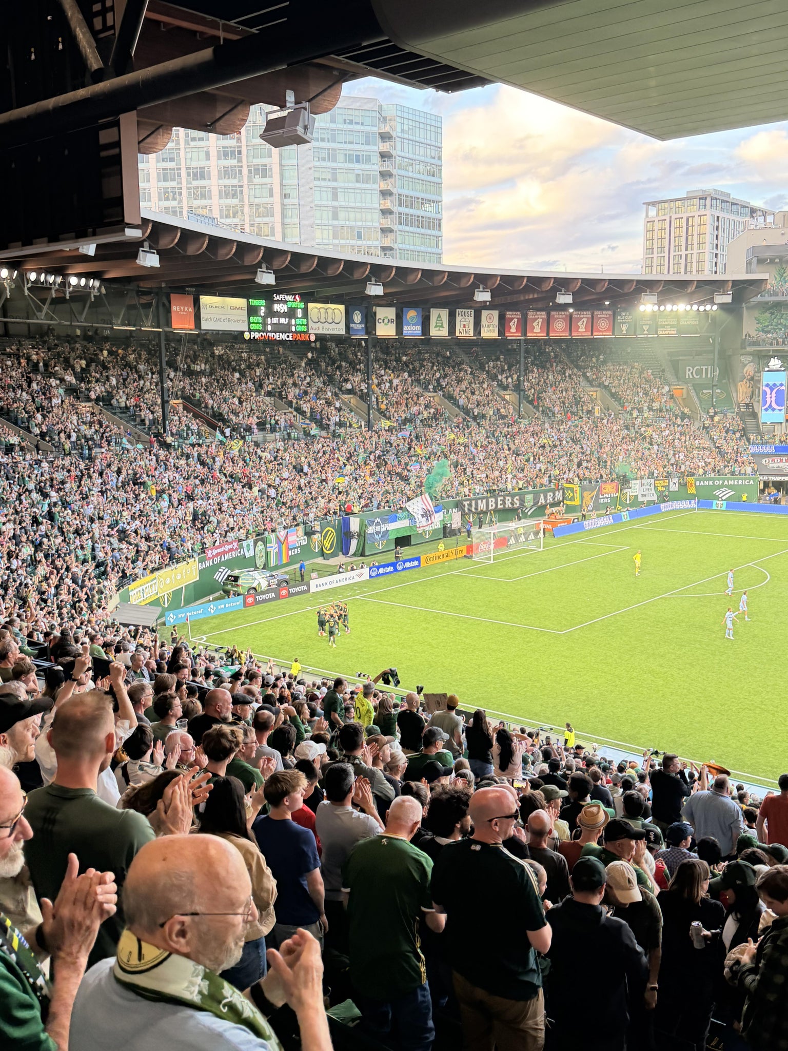 Vue réelle des fans prise de la Section 218 au site Providence Park par Joshua M